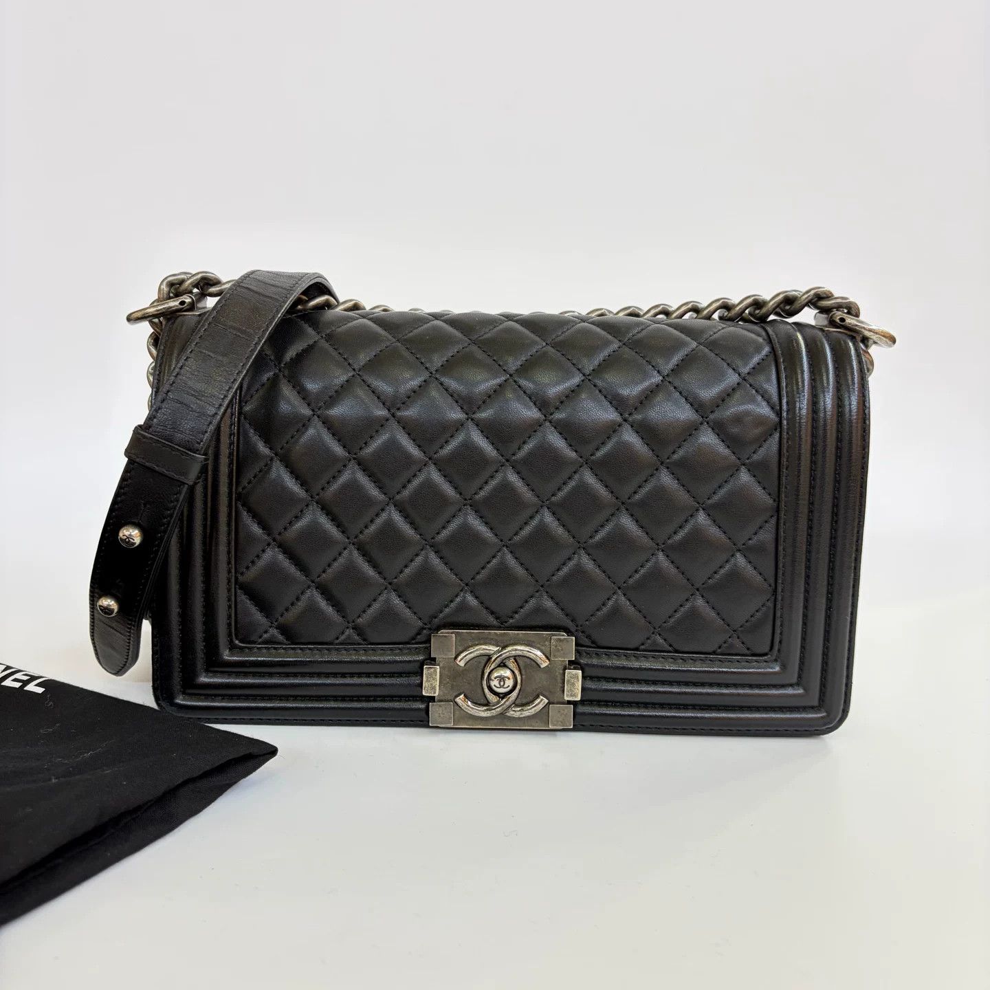 Chanel Pre-loved Bag Very good condition Size ONE SIZE - 1 Thumbnail
