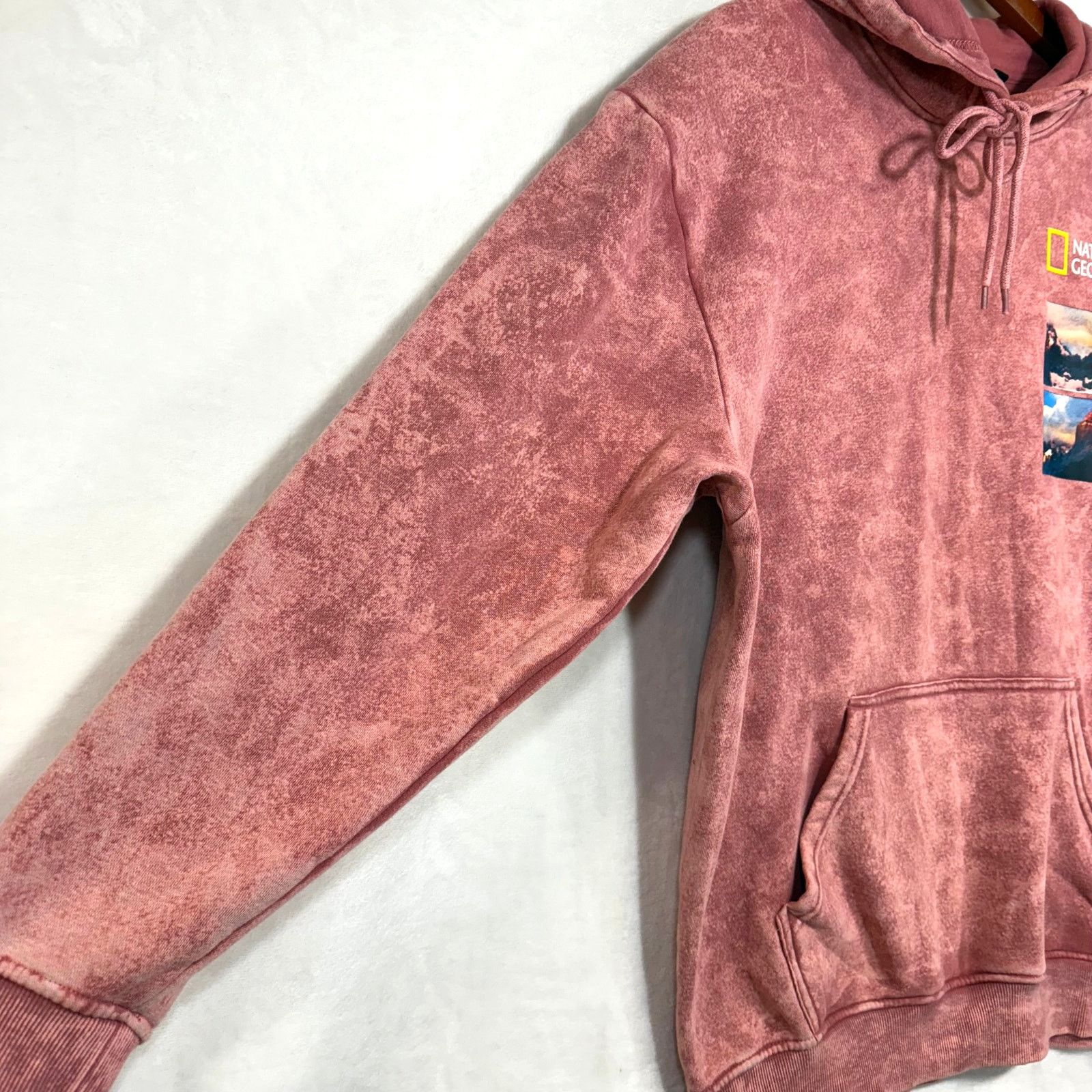 Other National Geographic L Hoodie Pink Acid Wash Patagonia Chile Size US L / EU 52-54 / 3 - 4 Thumbnail