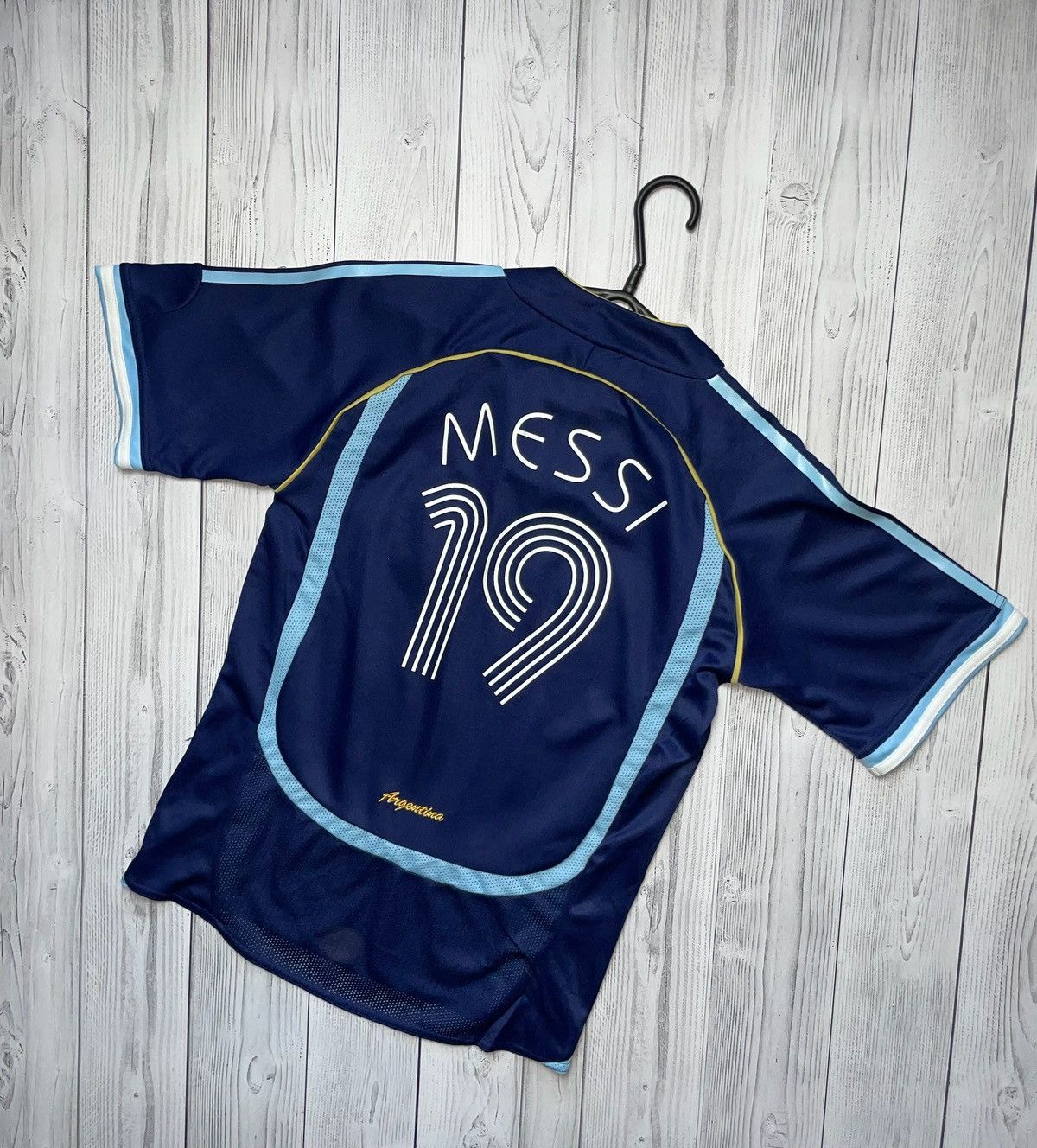 Vintage Vintage Argentina soccer tee 19 Messi rare size 12 Size M / US 6-8 / IT 42-44 - 1 Thumbnail