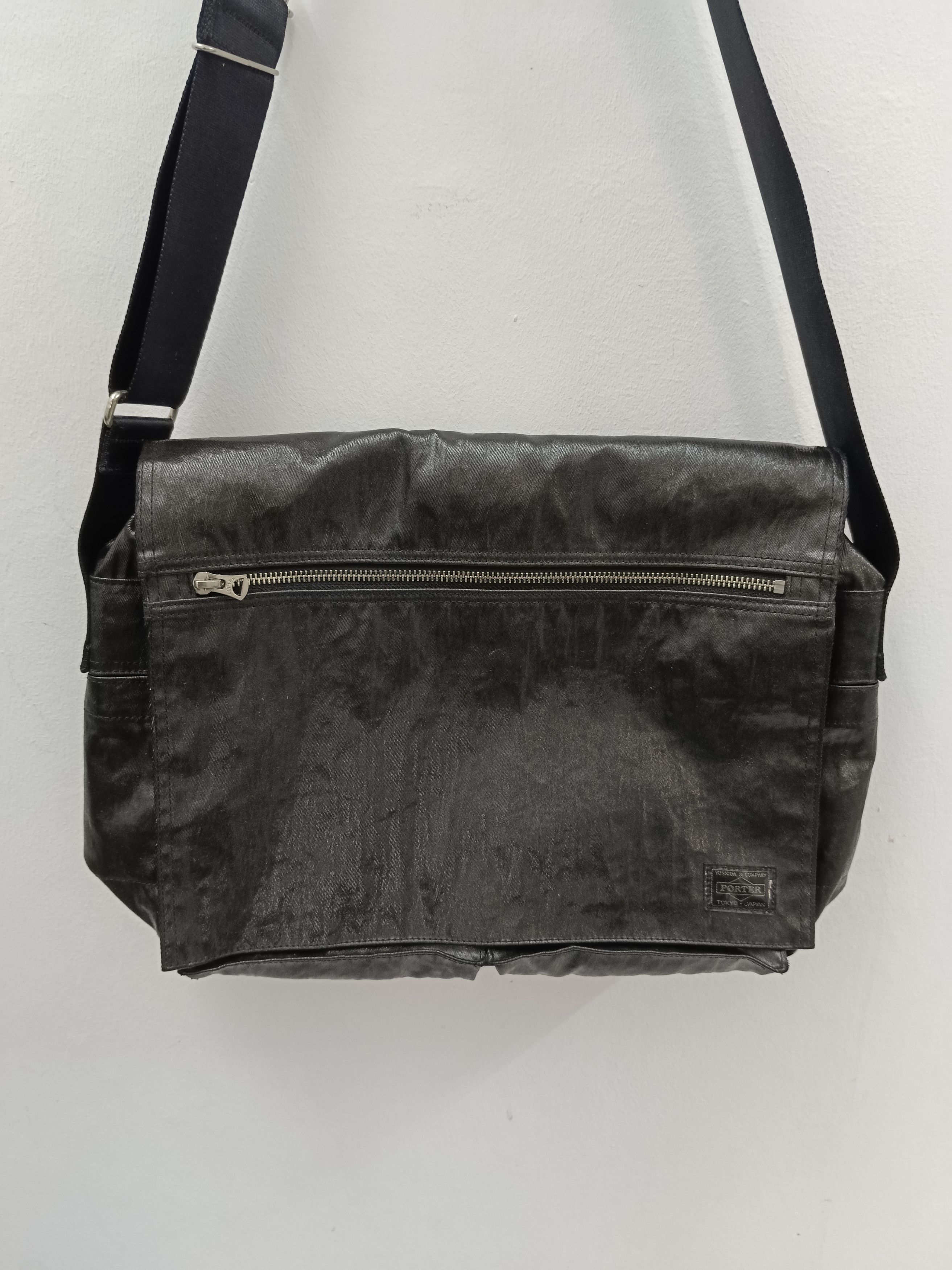 Porter Porter Yoshida SHINE Series PVC Coating Messenger Bag Size ONE SIZE - 4 Thumbnail