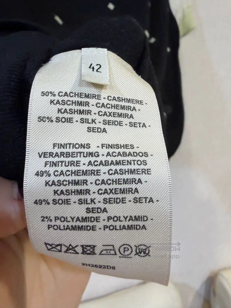 Hermes Hermes Printed silk cashmere short-sleeve Size M / US 6-8 / IT 42-44 - 4 Thumbnail