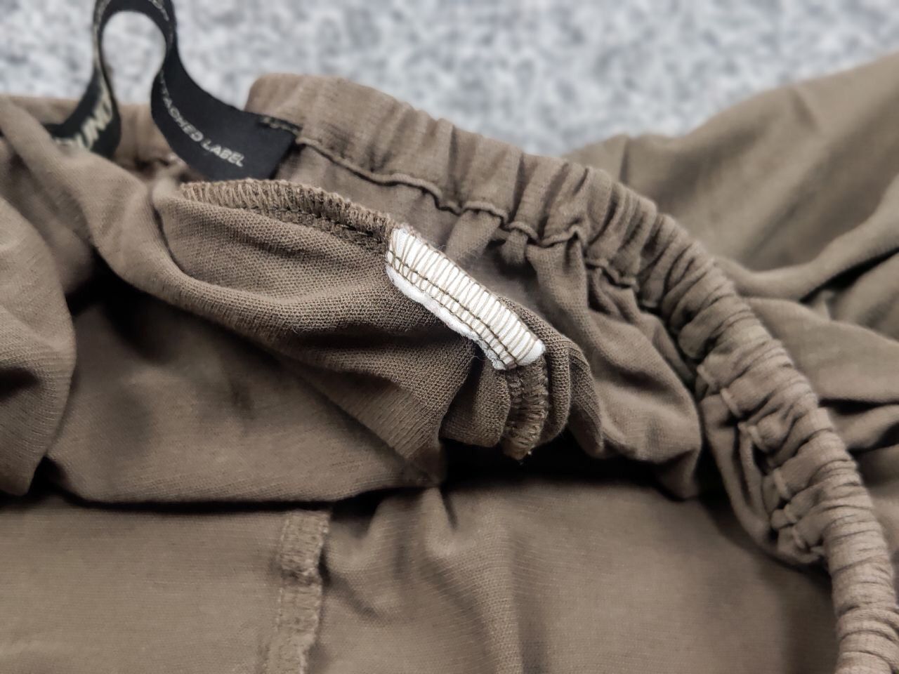 Rundholz Rundholz Design Skirt Cylinder elastic bands khaki color Size 28" / US 6 / IT 42 - 15 Thumbnail