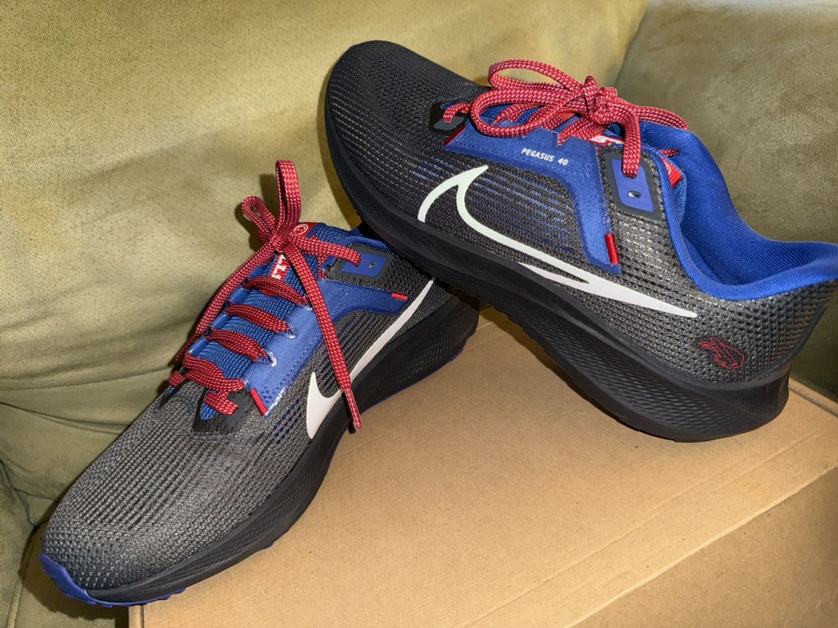 Nike Nike Air Zoom Pegasus 40 NFL “Buffalo Bills” New in Box! 9.5 Size US 9.5 / EU 42-43 - 2 Thumbnail