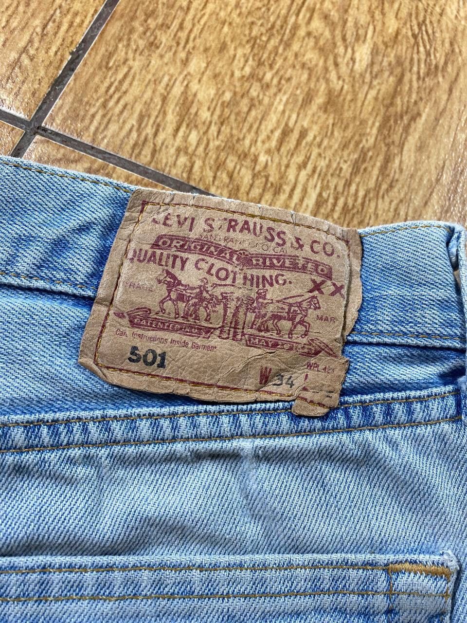 Levi's VINTAGE 90s LEVI’S 501 LIGHT WASH DENIM JEANs SHORTS Size US 34 / EU 50 - 2 Thumbnail