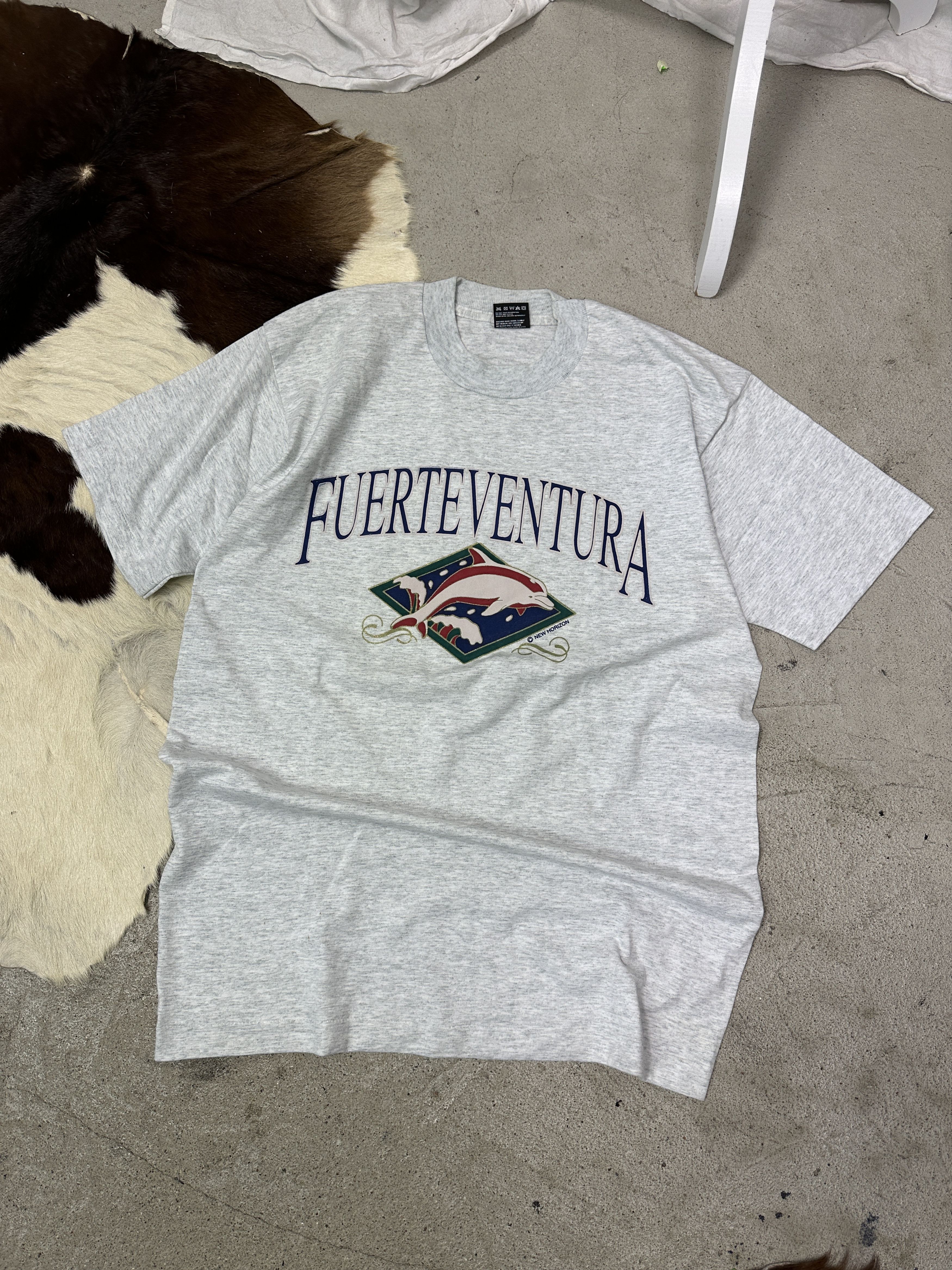 Vintage Vintage Streetwear Old School Fuertaventura T-shirt 90s Size US L / EU 52-54 / 3 - 1 Thumbnail
