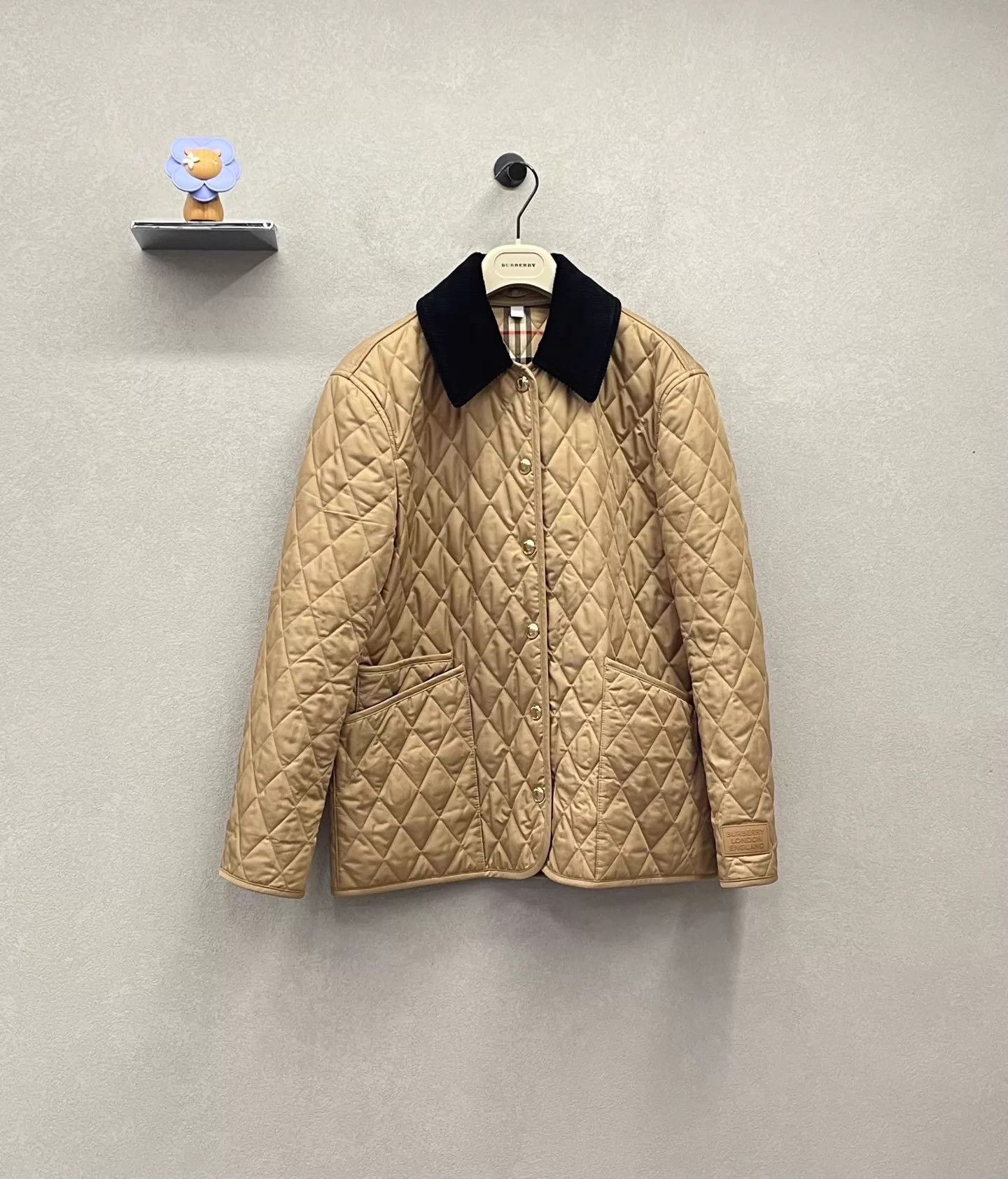 Burberry BURBERRY Classic Gold Padded Jacket Black Collar M Size M / US 6-8 / IT 42-44 - 3 Thumbnail