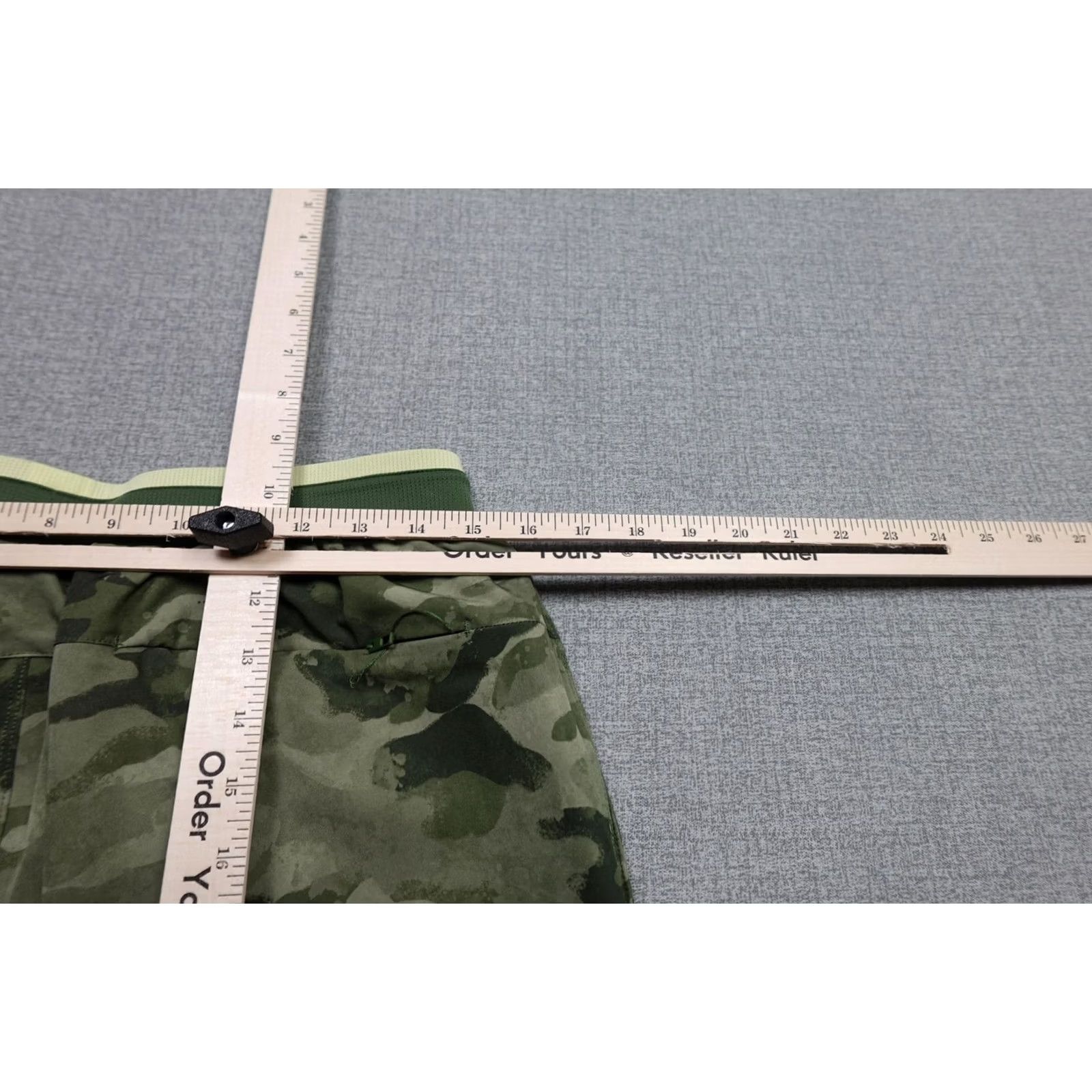 Fabletics Fabletics Sweatpants Pants Mens Medium Green Camo Knit Elastic Waist Flag Logo Size US 31 - 6 Thumbnail