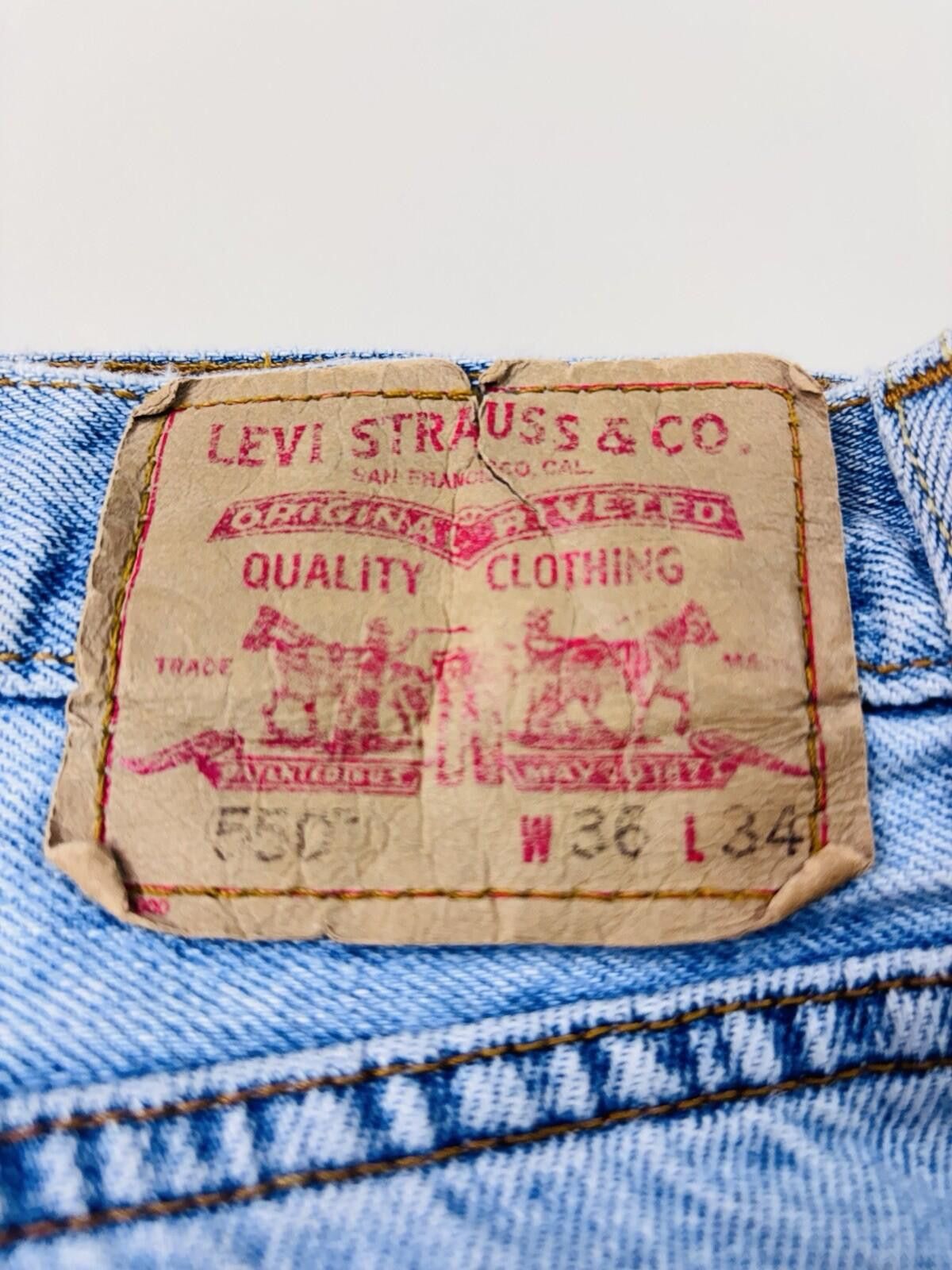Levi's Vintage Levi's 550 Relaxed Fit Jeans in a Light Denim 36x34 Size US 36 / EU 52 - 4 Thumbnail