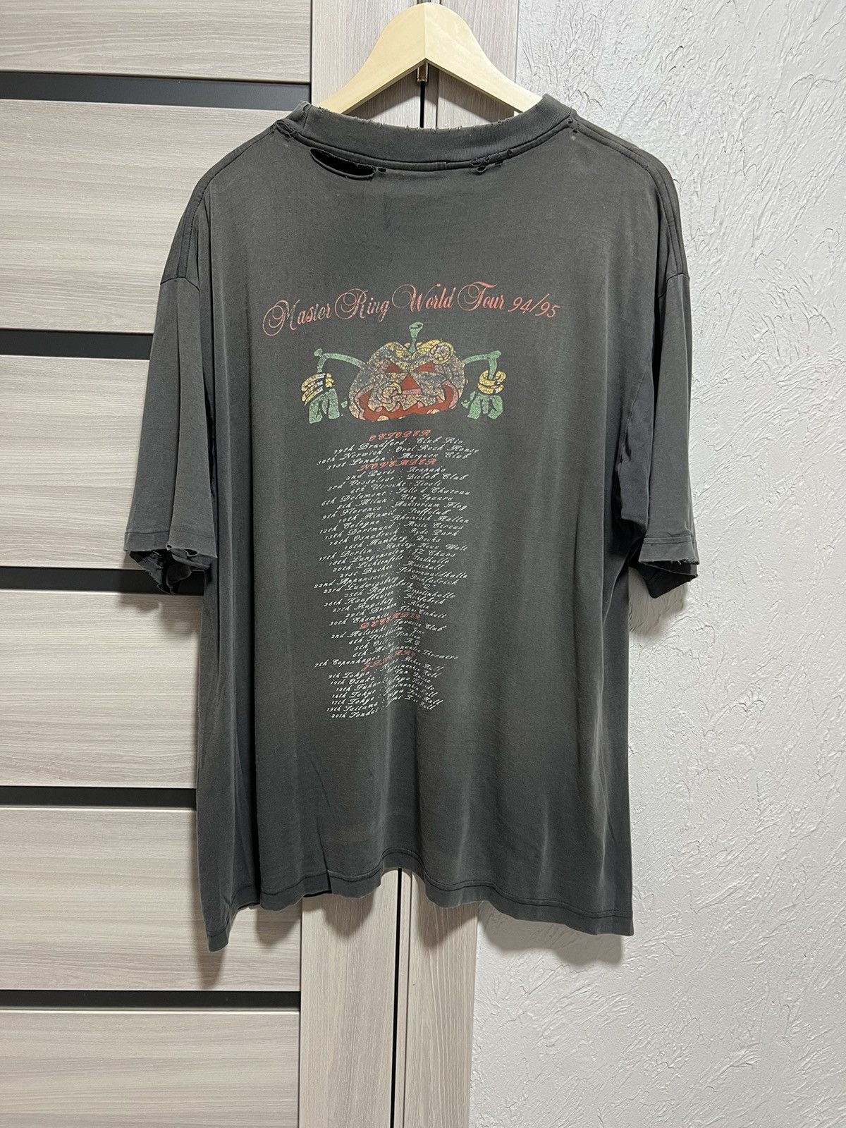 Band Tees HELLOWEEN Vintage T-shirt Master Ring World Tour 94/95 LIVE Size US M / EU 48-50 / 2 - 3 Thumbnail