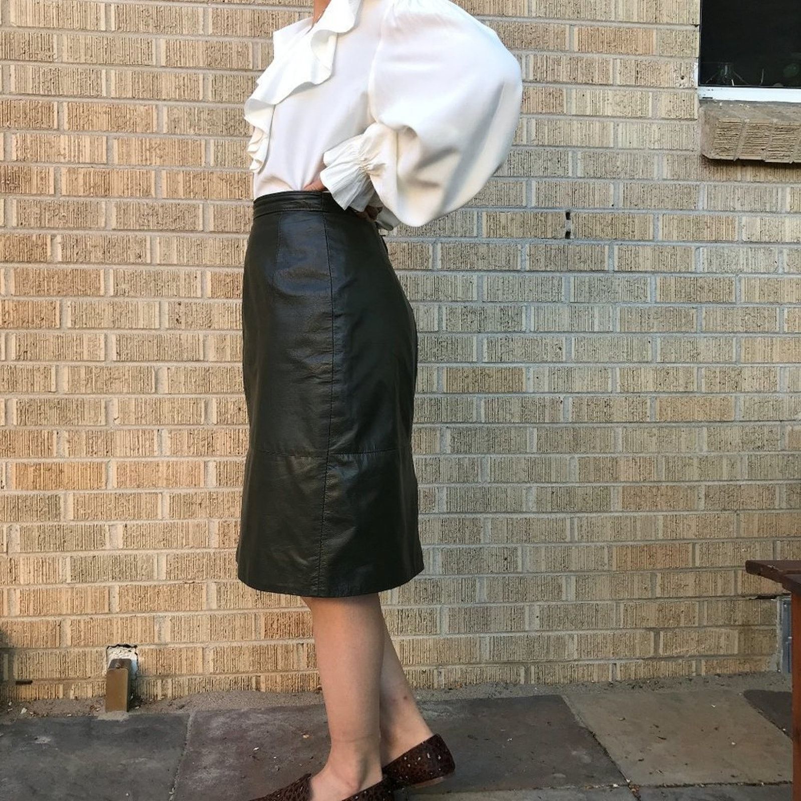 Vintage Vintage 1980s green minimalist leather skirt small Size 26" / US 2 / IT 38 - 5 Thumbnail