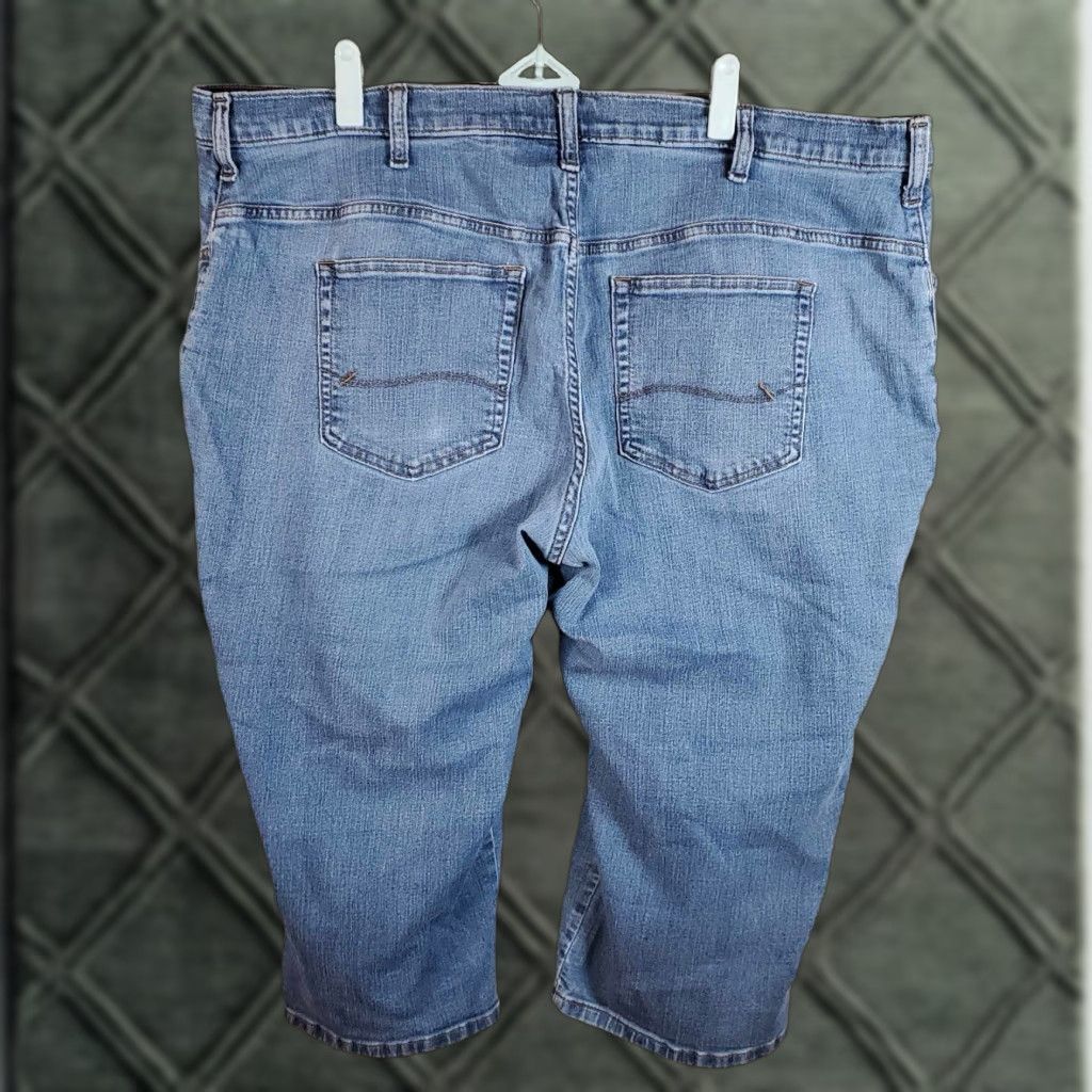 Lee Lee Relaxed Fit Capri Jeans Women 40 X 19 Blue Denim 5-Pocket Lee Riders Mid Rise Capri Size 27" / US 4 / IT 40 - 1 Thumbnail
