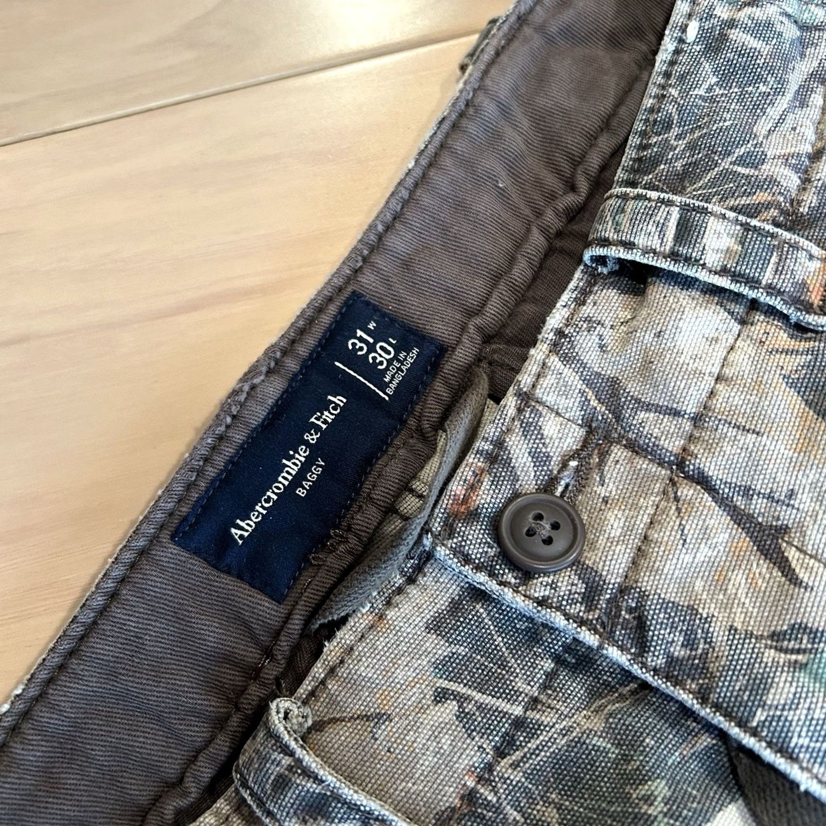 Abercrombie & Fitch Abercrombie & Fitch Baggy Reissue Twill Camo Cargo Pants Men’s 31x29 Size US 31 - 3 Thumbnail