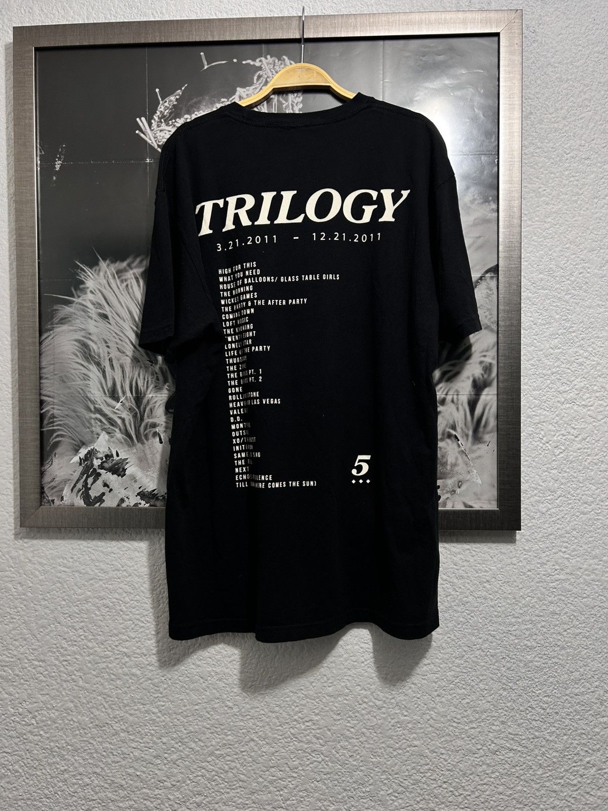 Band Tees XO TRILOGY THE WEEKND SHIRT *RARE* Size US L / EU 52-54 / 3 - 3 Thumbnail