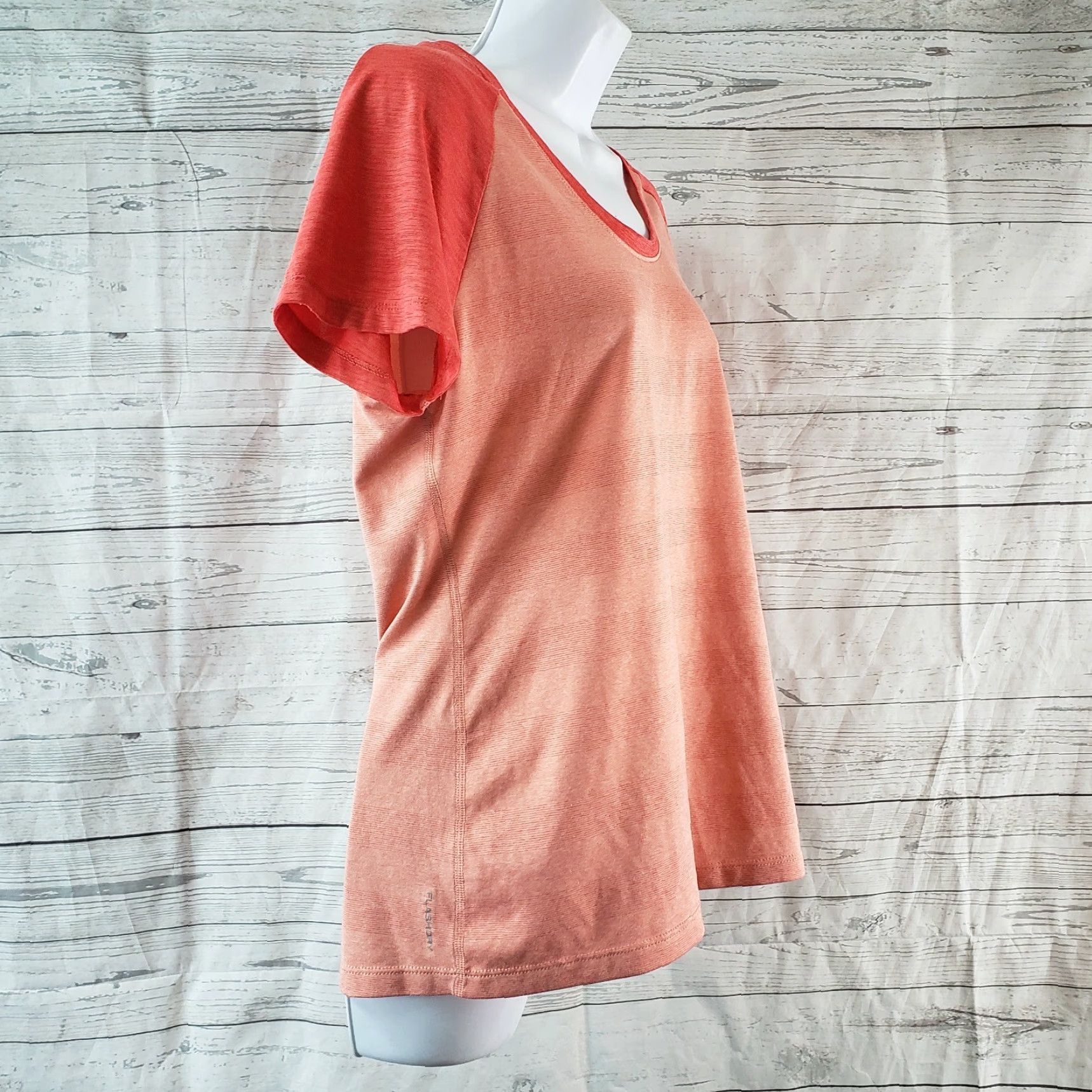The North Face The North Face Womens FlashDry Tee Pink Short Sleeve Large Size L Size 36" / US 14 / IT 50 - 3 Thumbnail