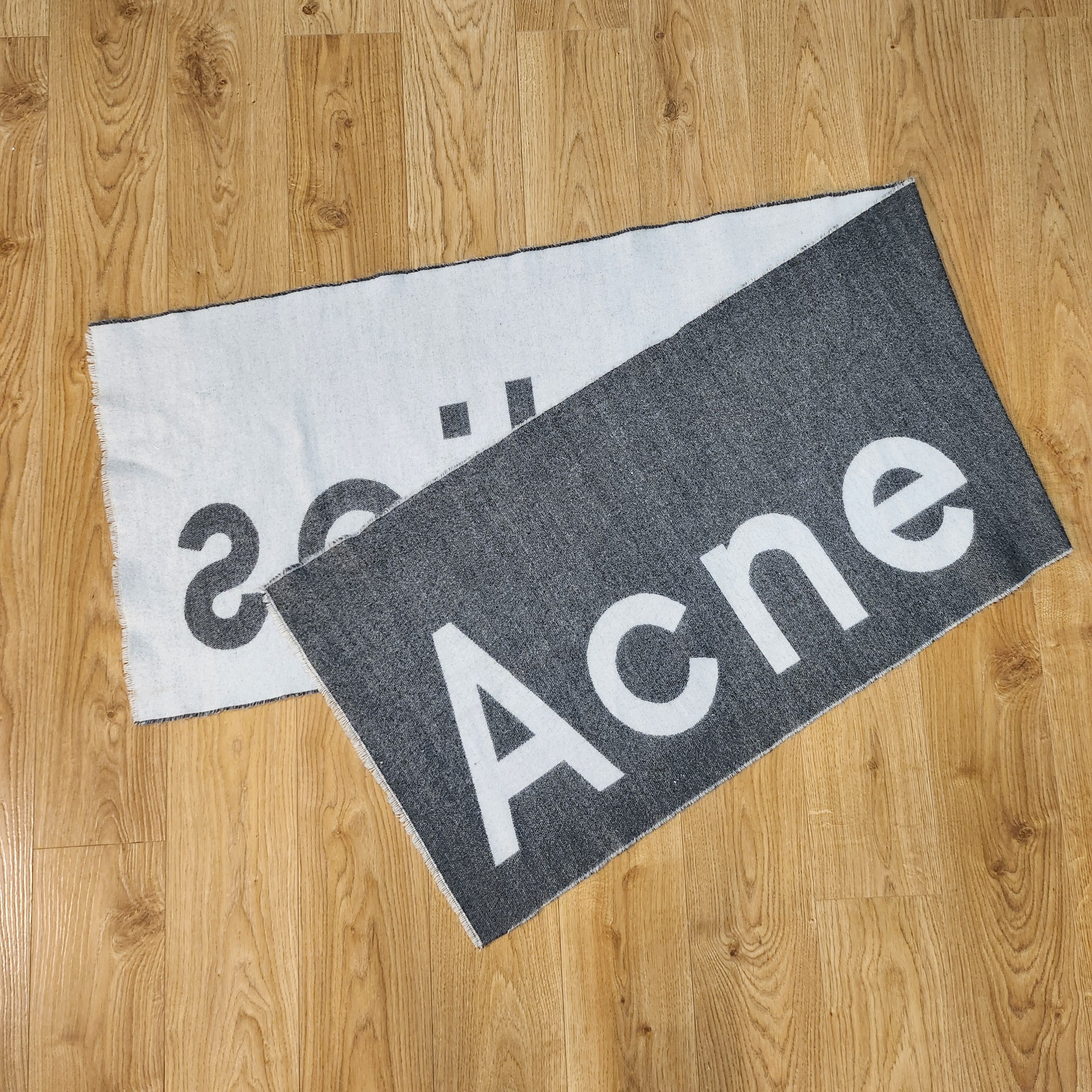 Acne Studios Acne Studios Big Logo Scarf Vintage Virgin Wool Size ONE SIZE - 1 Thumbnail