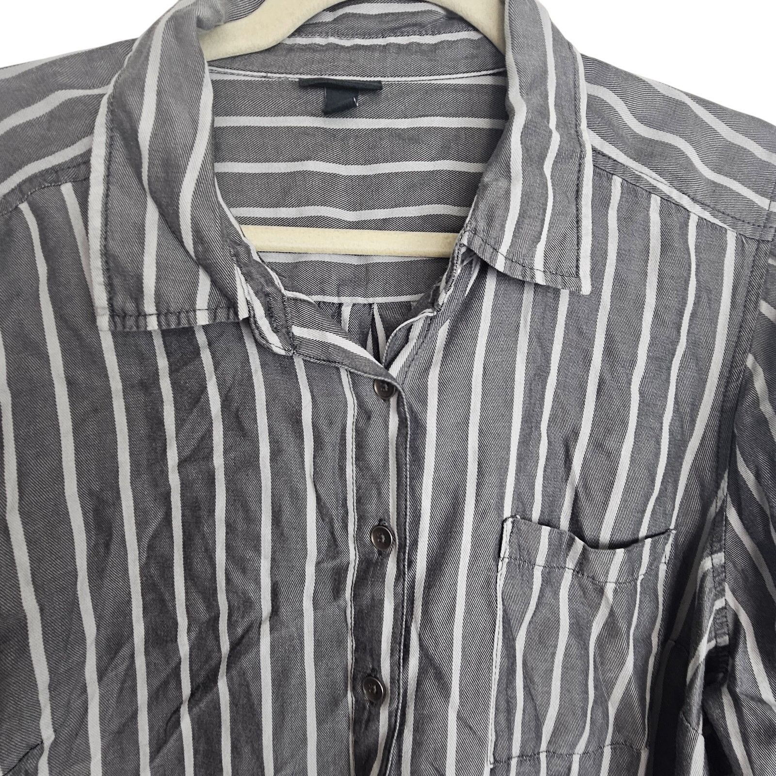 Torrid Torrid Blouse Women 0X Gray White Striped LS Button Casual Size XL / US 12-14 / IT 48-50 - 2 Thumbnail