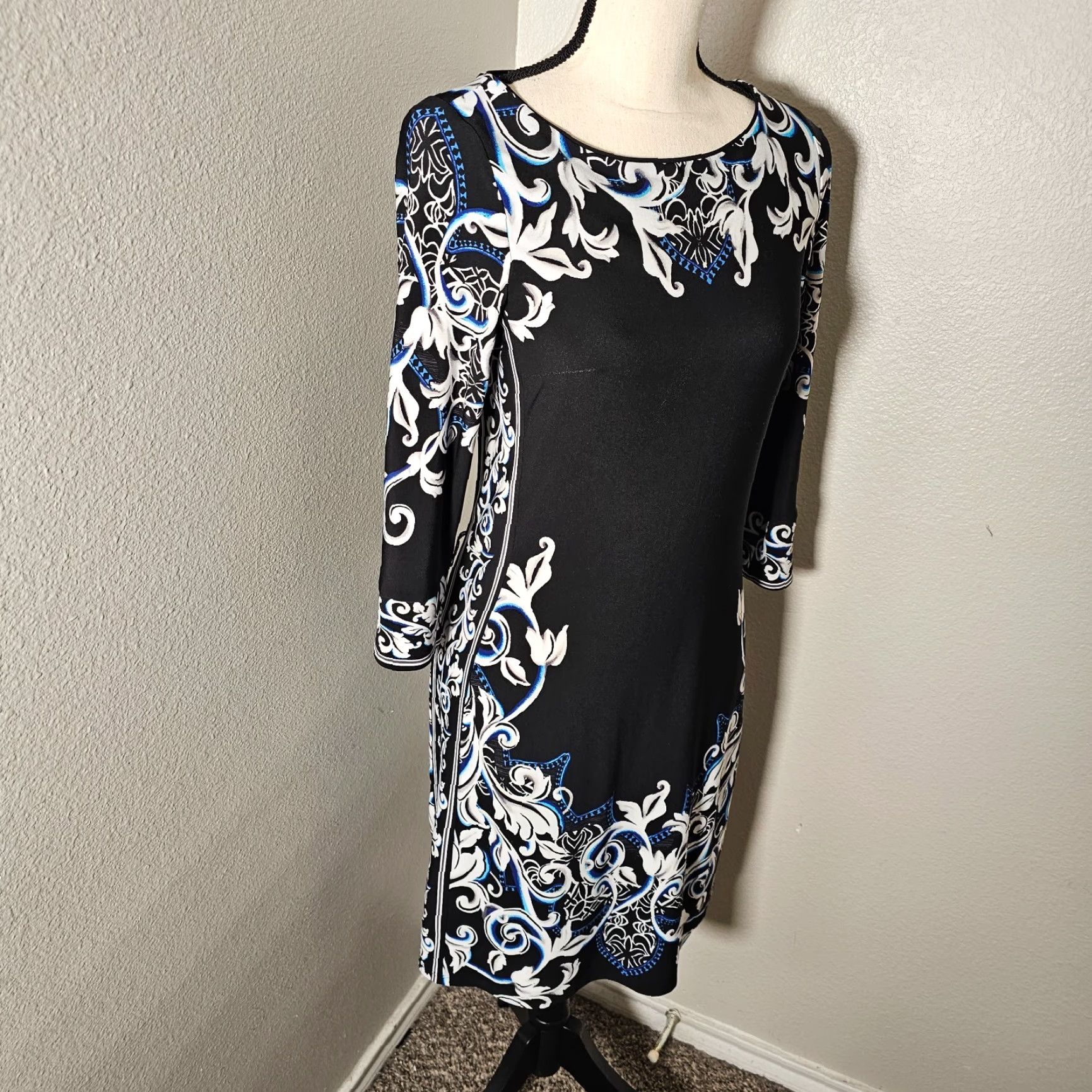 White House Black Market WHBM Women's Dress XS Black Floral Career Mini Sheath Long Sleeve Boat Neck Size XS / US 0-2 / IT 36-38 - 2 Thumbnail