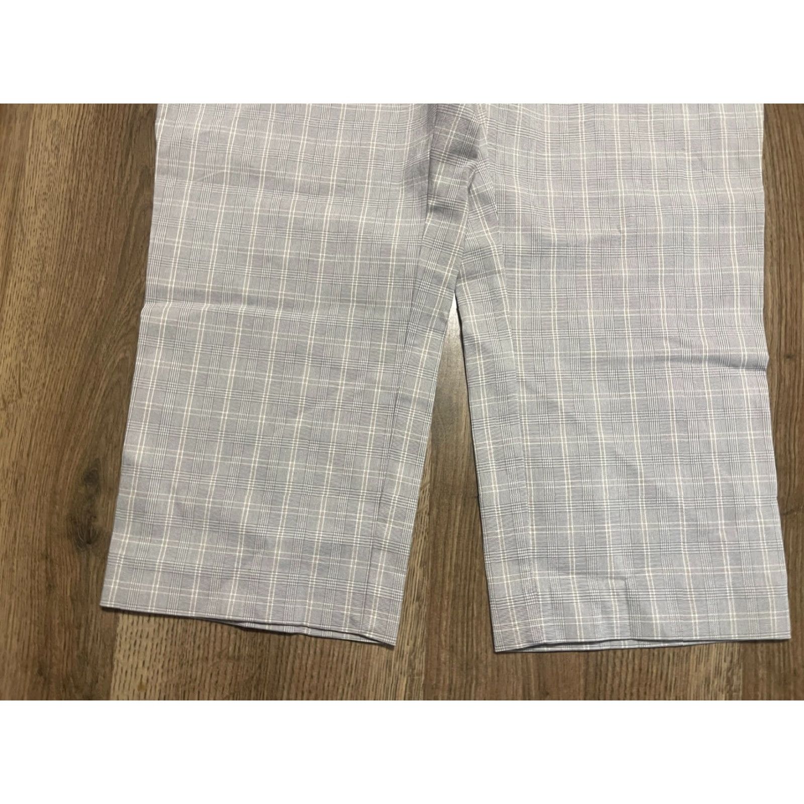 Van Heusen Van Heusen Pants Women's 14 Gray Plaid Capri Pull On Stretch Extensible Size 36" / US 14 / IT 50 - 3 Thumbnail