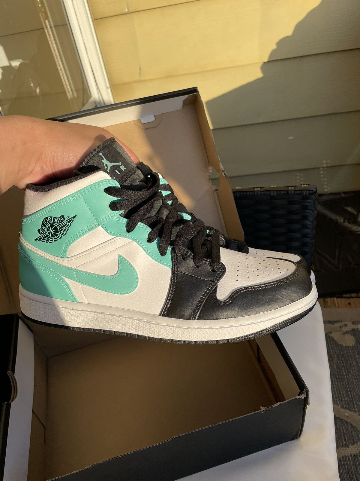 Jordan Brand Air Jordan 1 mids Size US 9.5 / EU 42-43 - 5 Thumbnail