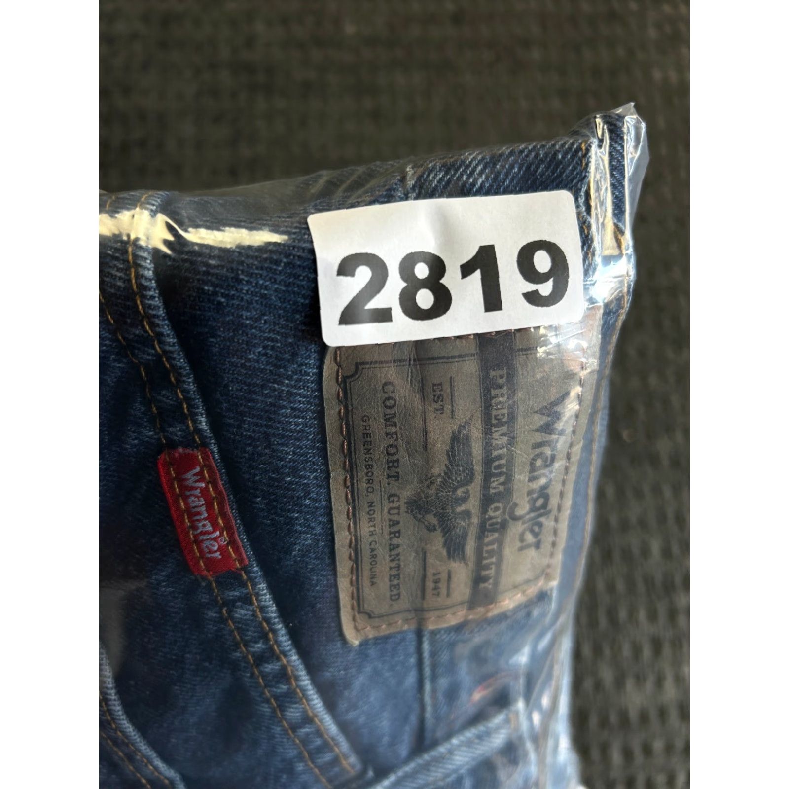 Wrangler VINTAGE Wrangler Jeans 33 x 22 Regular Straight Fit 96501MR Real Work Distressed Size US 33 - 7 Thumbnail