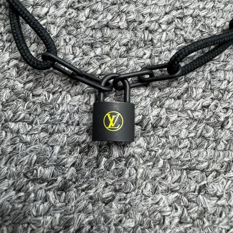 Louis Vuitton Louis Vuitton LV Charity Bracelet. Size ONE SIZE - 3 Thumbnail