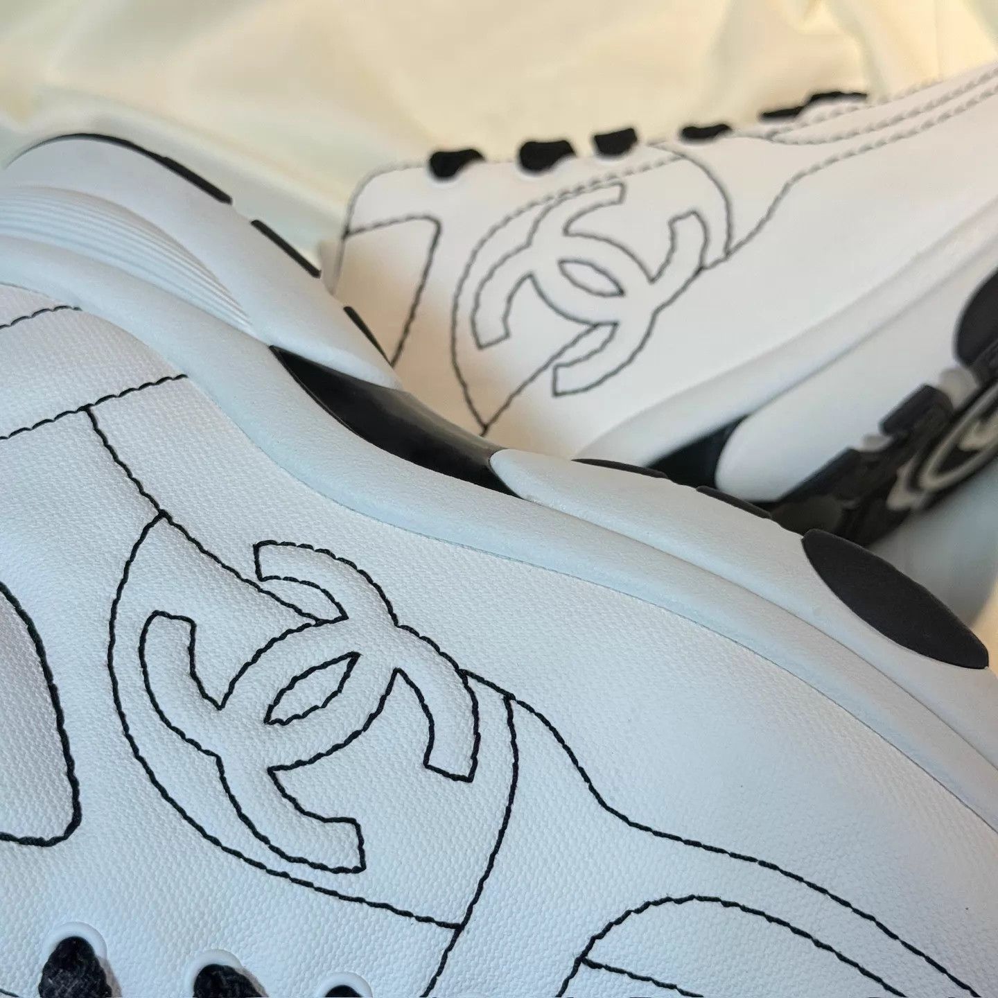 Chanel CHANEL 25C Black White Comic Sneakers 36 EU 99 New Size US 5.5 / IT 35.5 - 7 Thumbnail