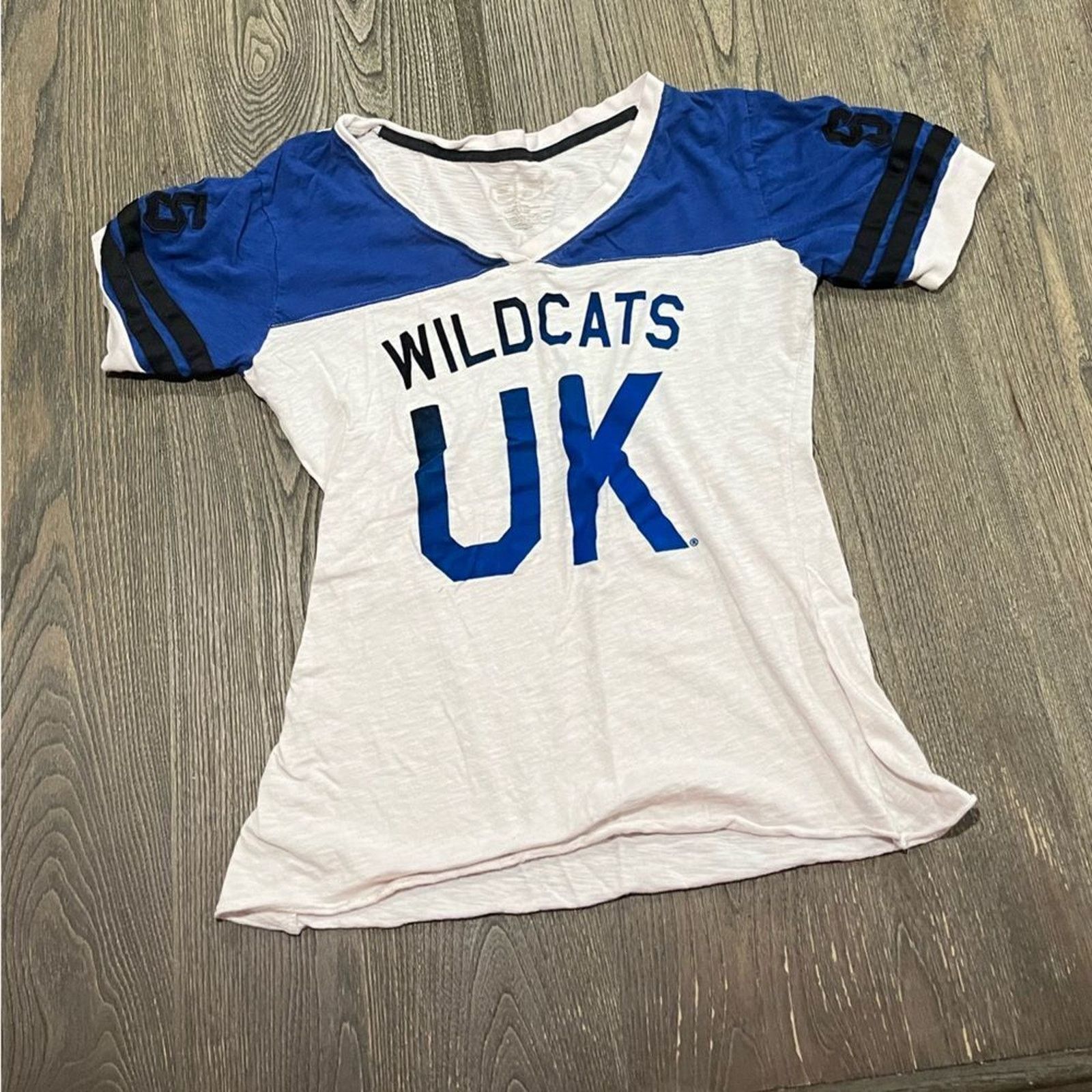 eS ES Top University of Kentucky Wildcats V-neck Size XL Size XL / US 12-14 / IT 48-50 - 1 Thumbnail