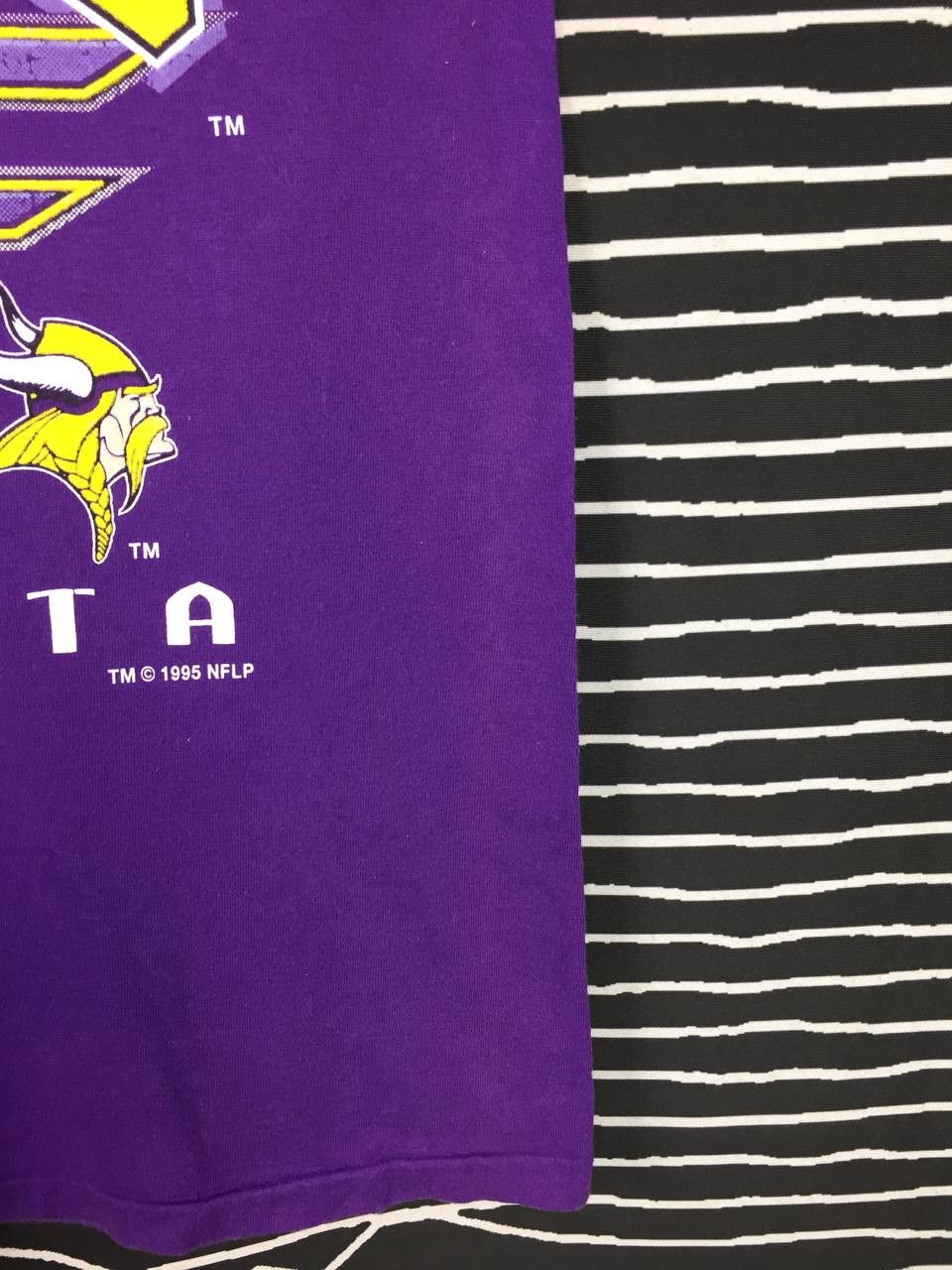 NFL × Sports Specialties × Vintage Vtg 1995 Minnesota Vikings NFL American Sports Tee Size US L / EU 52-54 / 3 - 5 Thumbnail