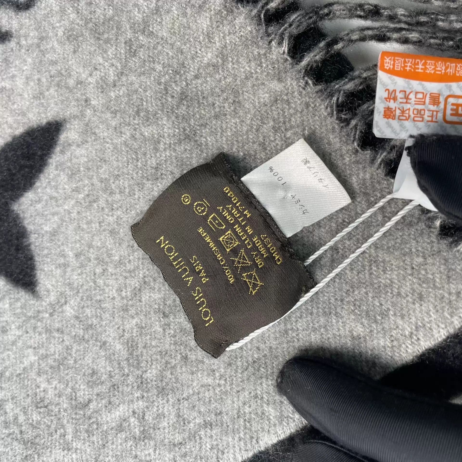 Louis Vuitton LV Black & Gray Cashmere Scarf Size ONE SIZE - 6 Thumbnail