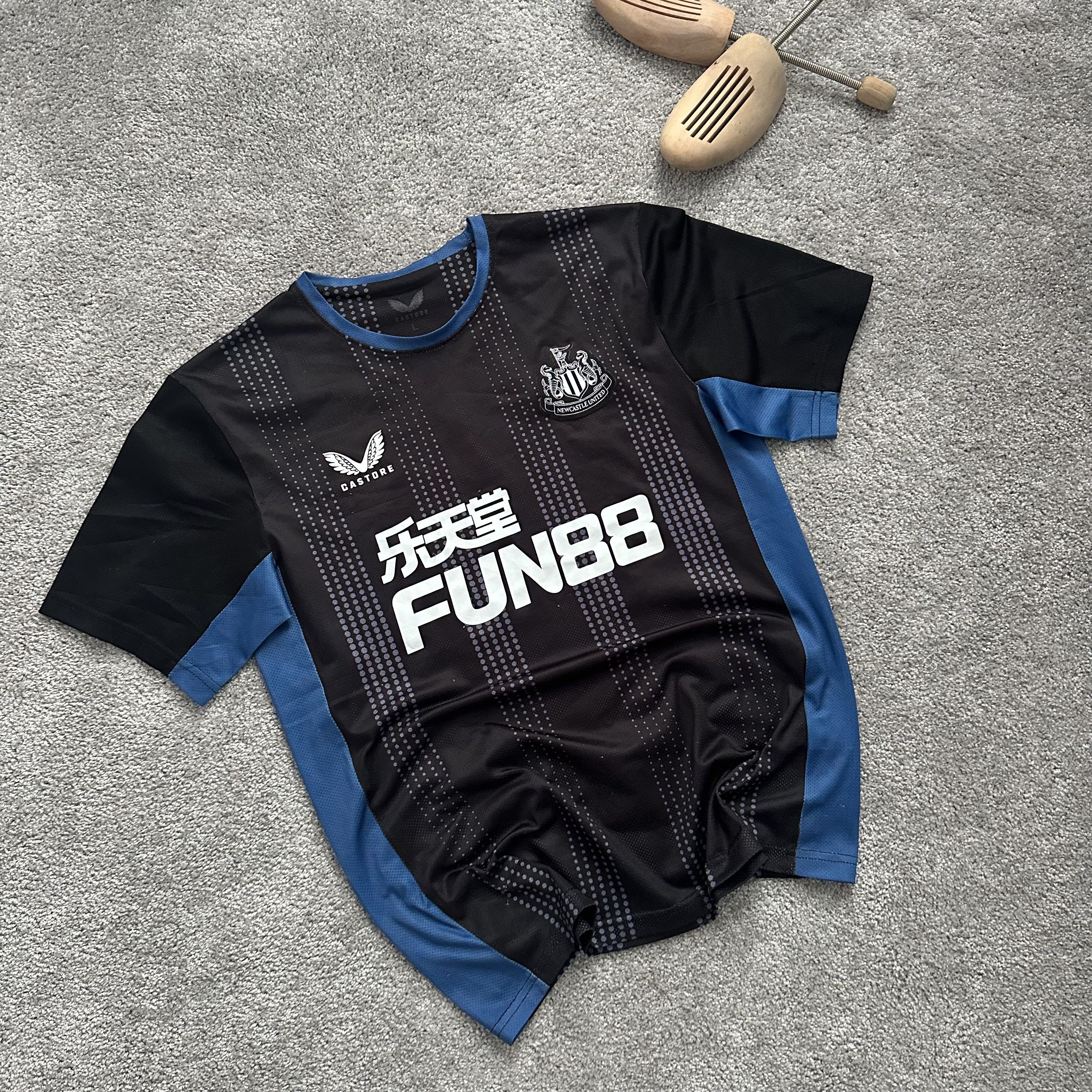 Other New Castle FUN88 22/23 Soccer Jersey T Shirt Size US L / EU 52-54 / 3 - 1 Thumbnail