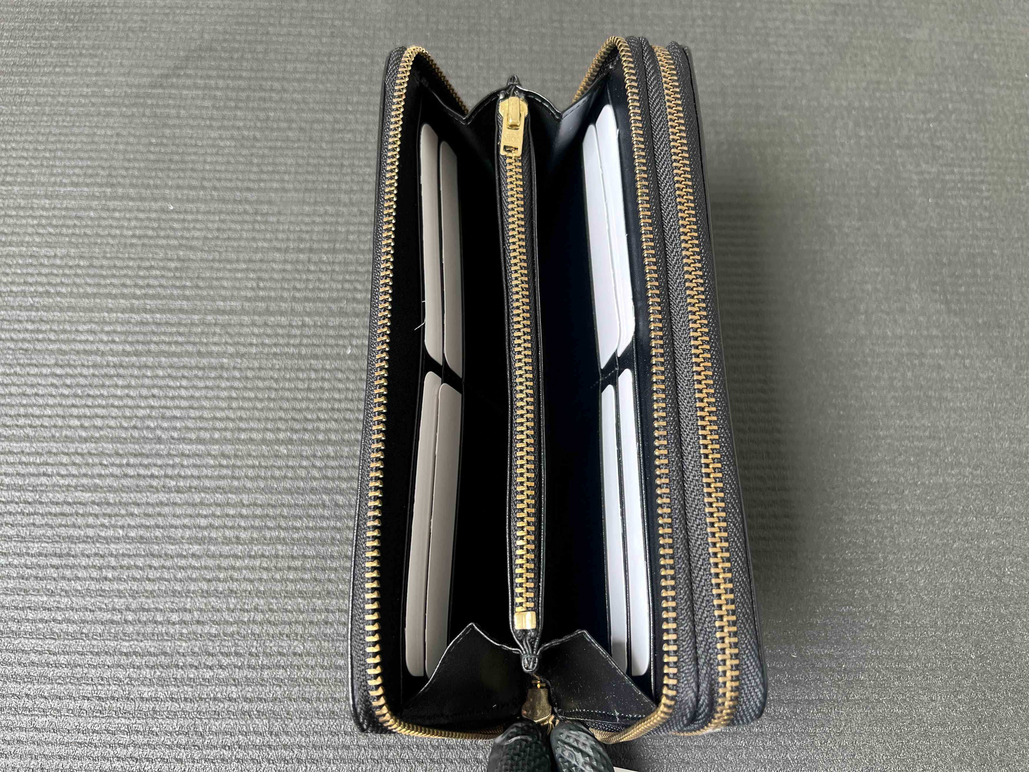 Comme des Garcons Comme des Garcons Classic Leather Double Zip Long Wallet Size ONE SIZE - 4 Thumbnail