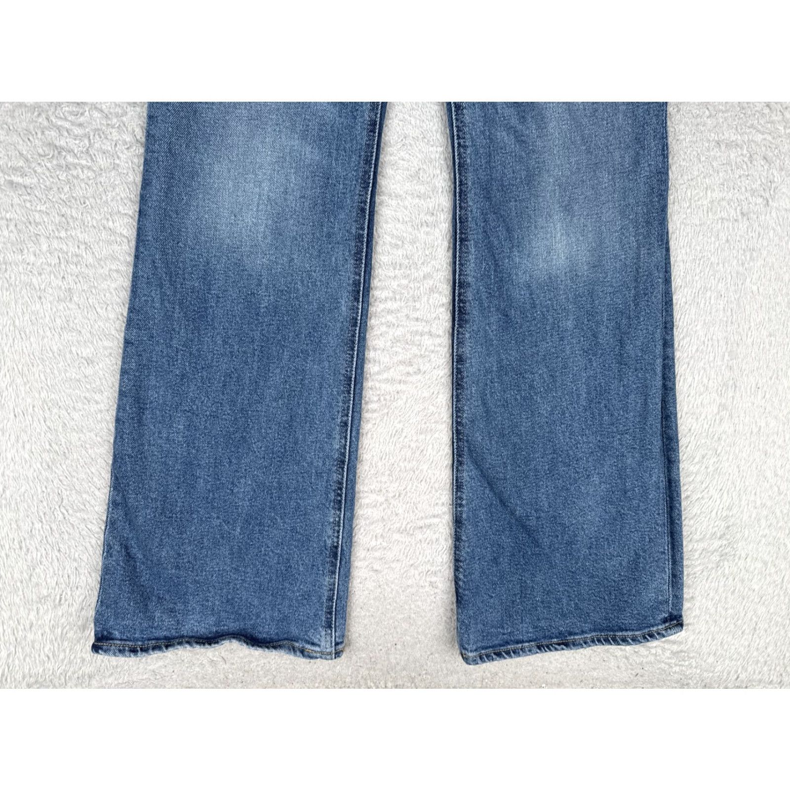 Old Navy Old Navy Jeans Womens 12 Blue Medium Wash High Rise Flare Denim 30x31 Pocket 5-Pocket Stretch Regular Vintage No Size 34" / US 12 / IT 48 - 2 Thumbnail