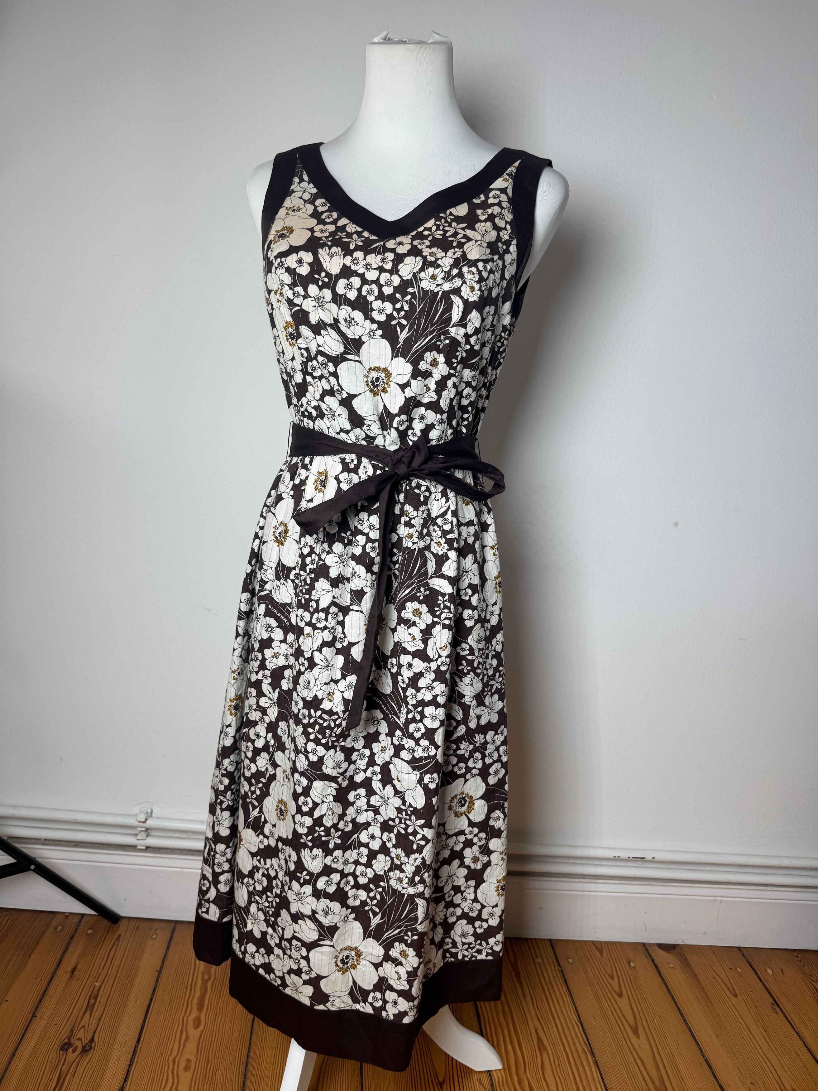 Burberry Vintage Floral Dresd Black White Size S / US 4 / IT 40 - 1 Thumbnail