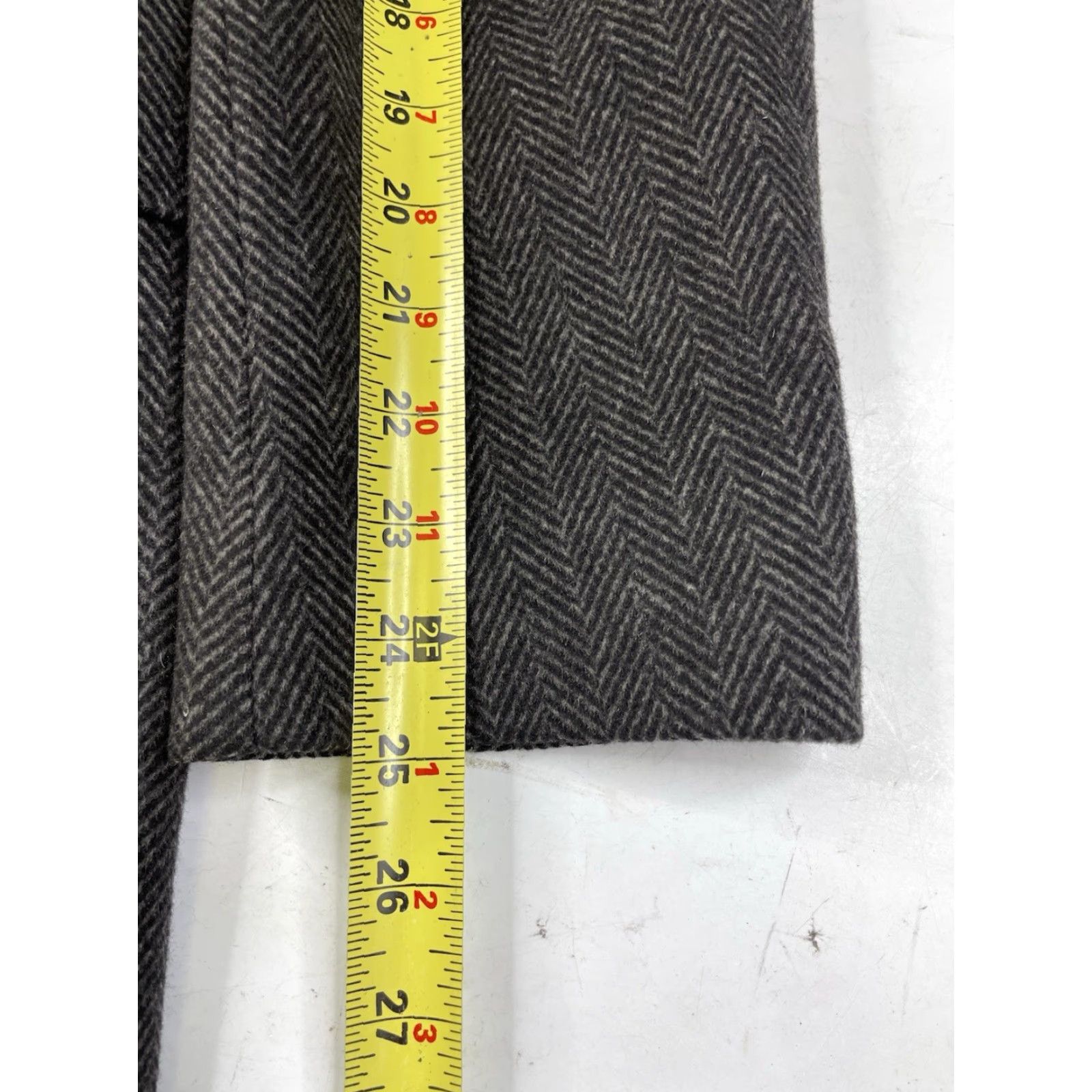 Saks Fifth Avenue VINTAGE Saks Fifth Avenue 100% Cashmere Mens 40R Long Herringbone Overcoat Gray Jacket Size US XXS / EU 40 - 7 Thumbnail