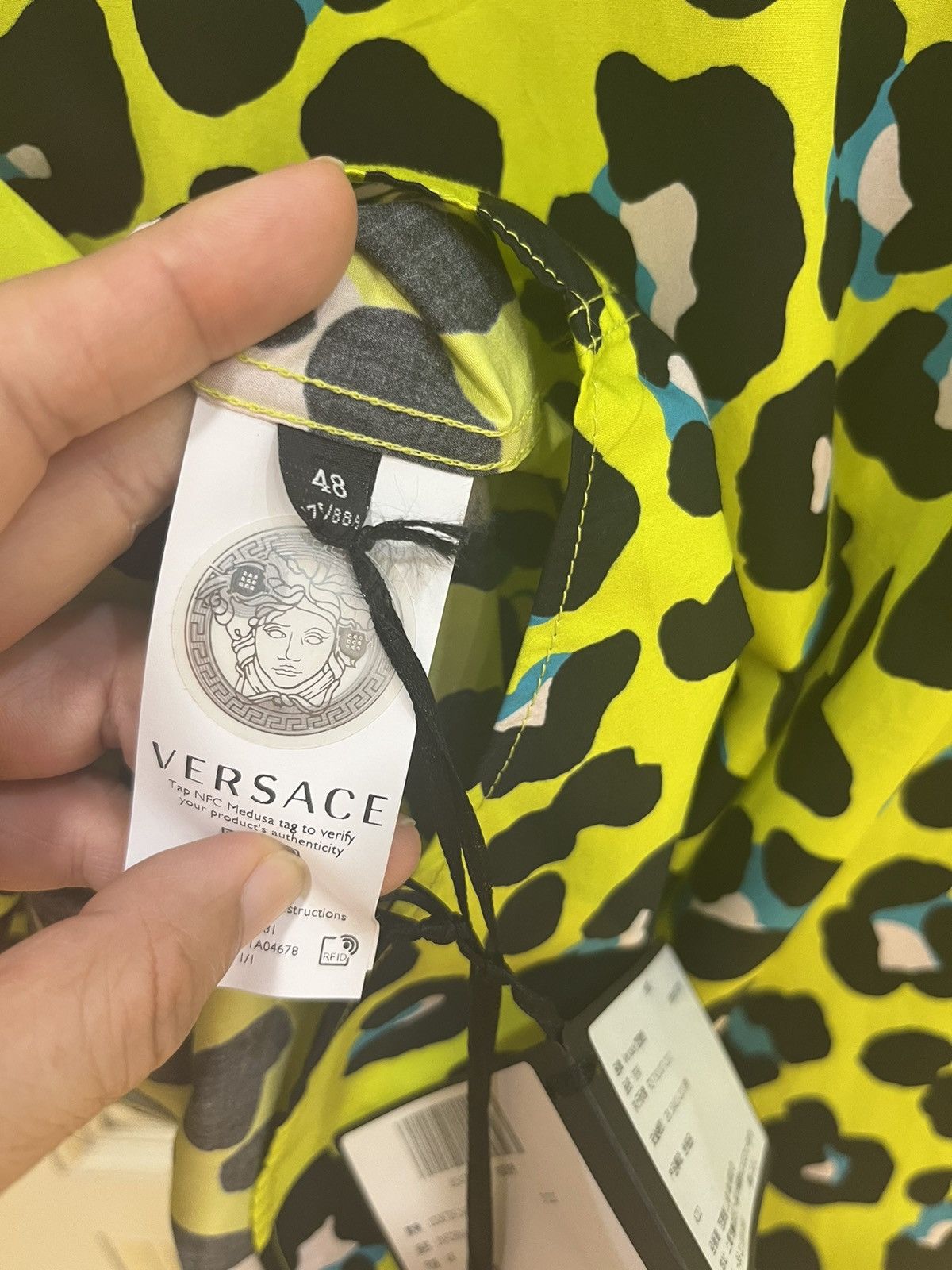 Versace Leopard print short.sleeve shirt size48 Size US M / EU 48-50 / 2 - 10 Thumbnail