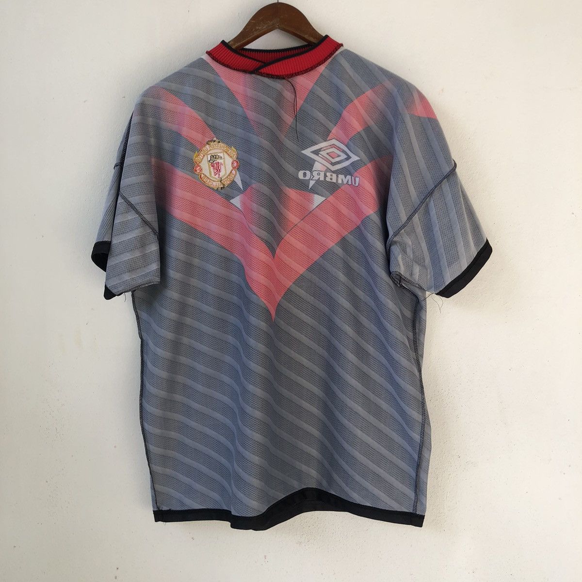 Umbro × Vintage Manchester United 1994 Vintage Umbro Training Jersey Size US L / EU 52-54 / 3 - 11 Thumbnail
