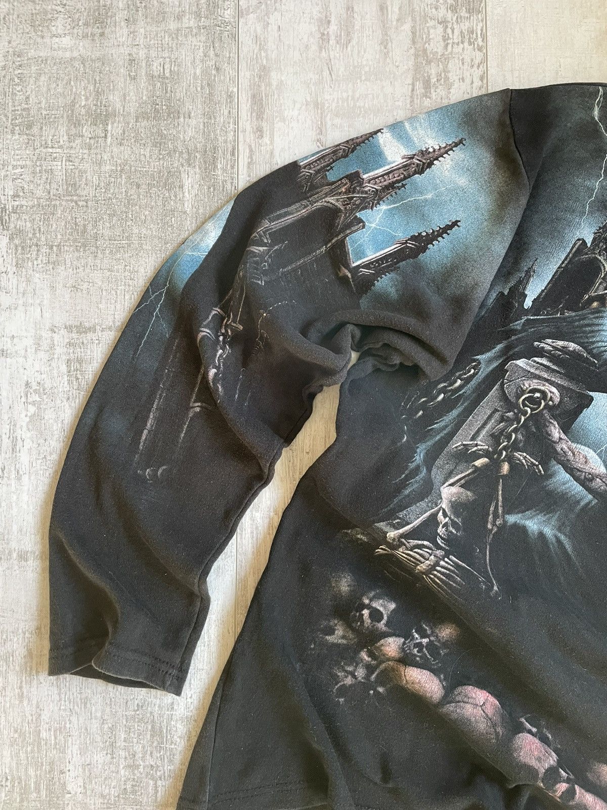 Vintage Y2K Vintage Skull Printed Over Longsleeve Rare Size US L / EU 52-54 / 3 - 12 Thumbnail