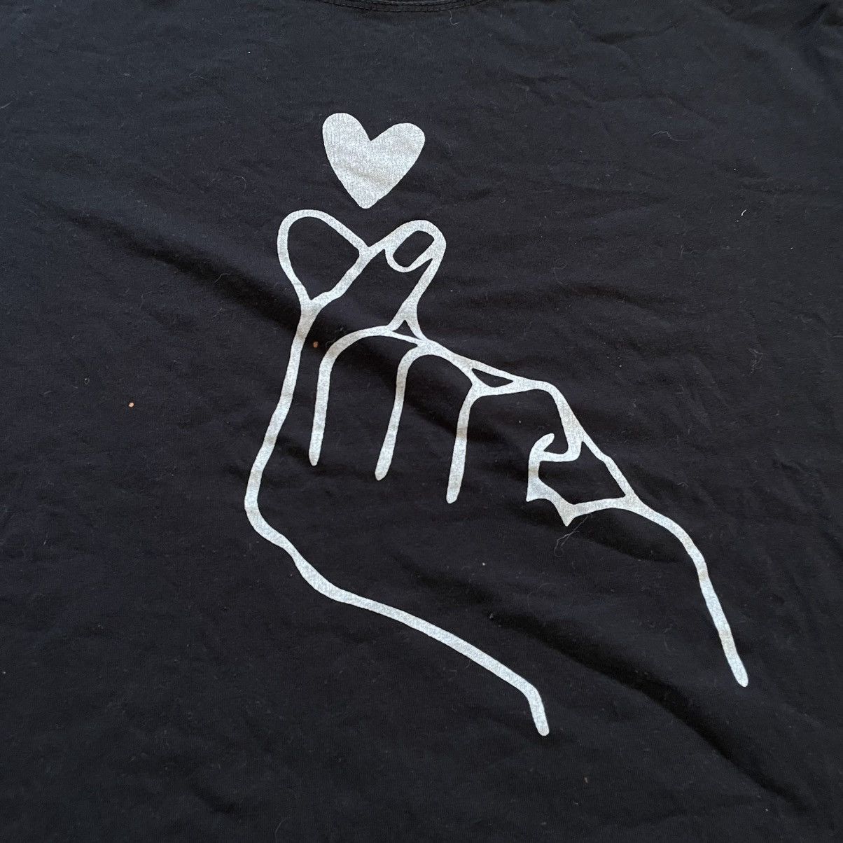 Vintage Vintage Y2K Graphic Tee Hand Heart Love Peace Black Grail S Size US S / EU 44-46 / 1 - 4 Thumbnail