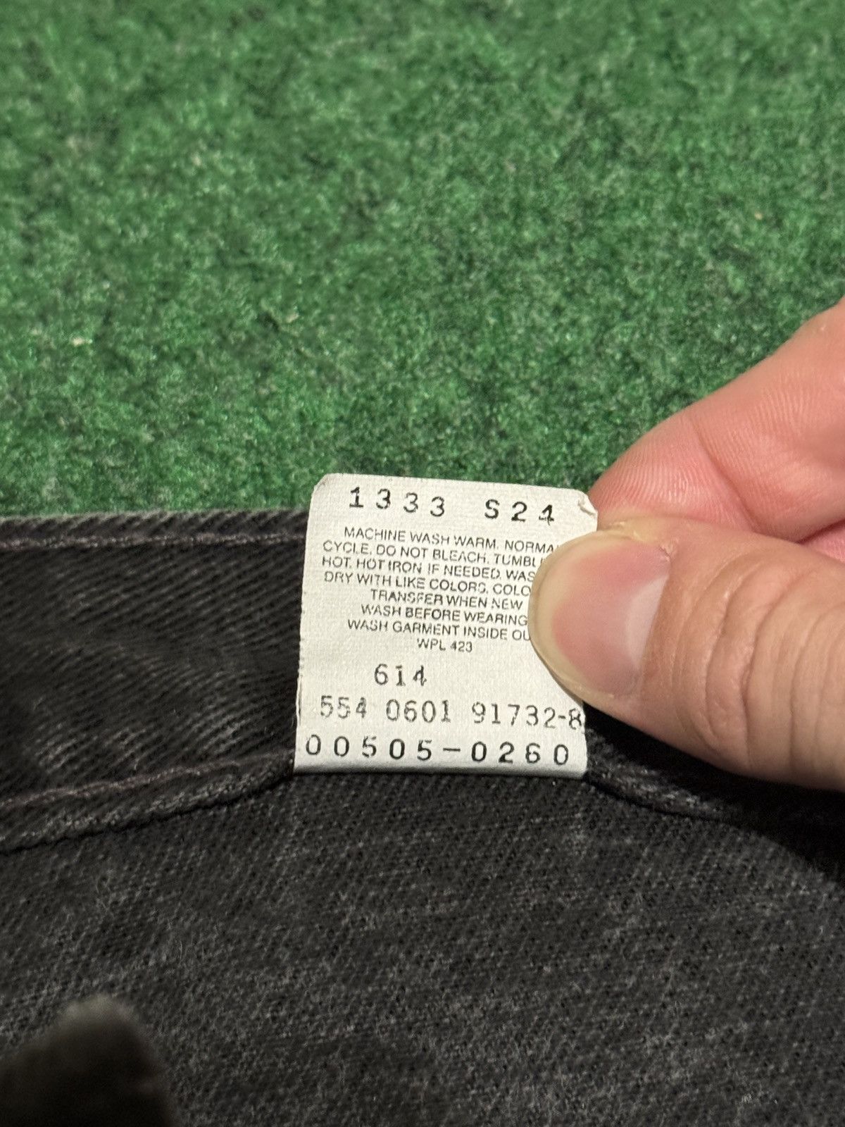 Levi's Vintage Clothing Vintage Levi’s 505 Straight Leg 37x30 Black Denim Jeans Size US 37 - 5 Thumbnail