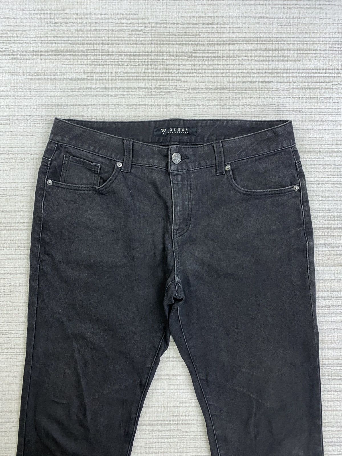 Guess × Japanese Brand × Vintage Vintage Guess Los Angeles Metal Logo All Black Denim Pants Size US 34 / EU 50 - 5 Thumbnail