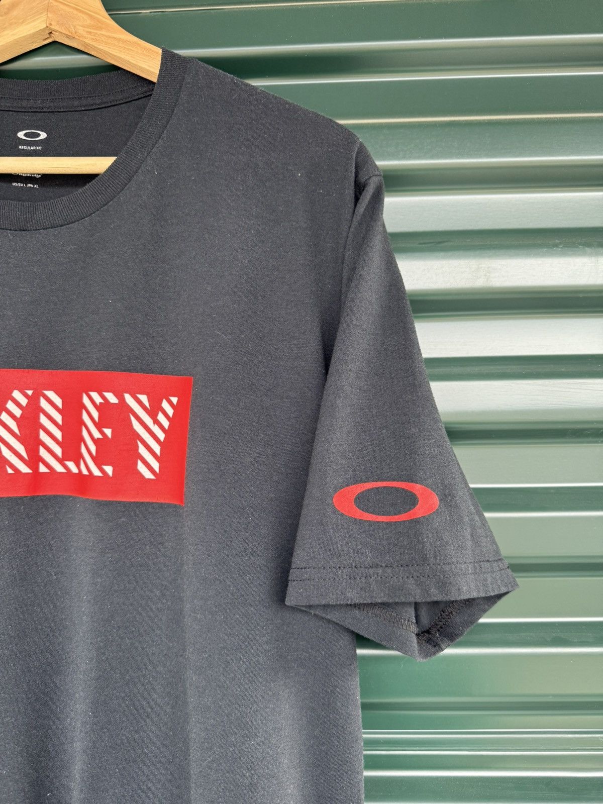 Oakley × Vintage Vintage Oakley Box Logo T Shirt Size US L / EU 52-54 / 3 - 4 Thumbnail