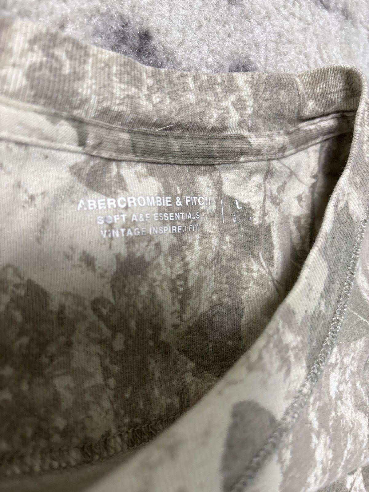 Abercrombie & Fitch ABERCROMBIE BEIGE REALTREE T SHIRT Size US M / EU 48-50 / 2 - 6 Thumbnail