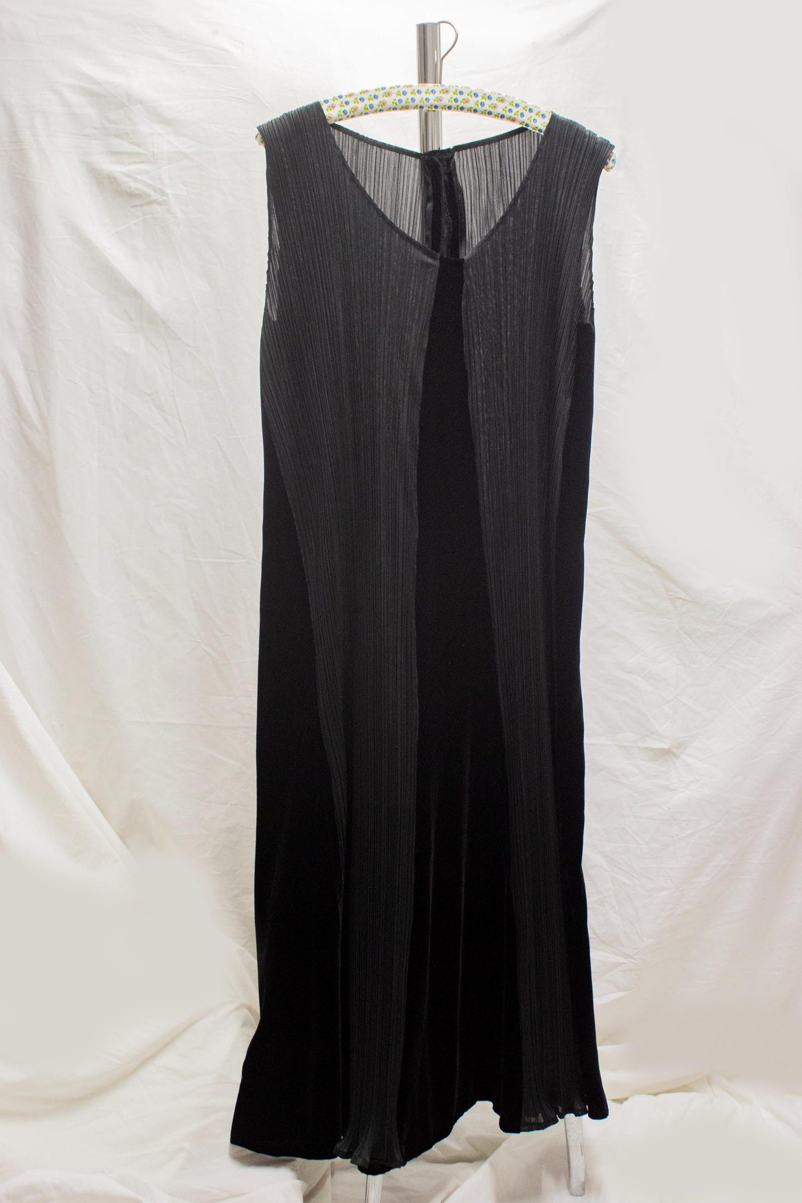 Pleats Please Issey Miyake Issey Miyake Pleated Dress with Velvet Panels (Size 05) Size L / US 10 / IT 46 - 2 Thumbnail