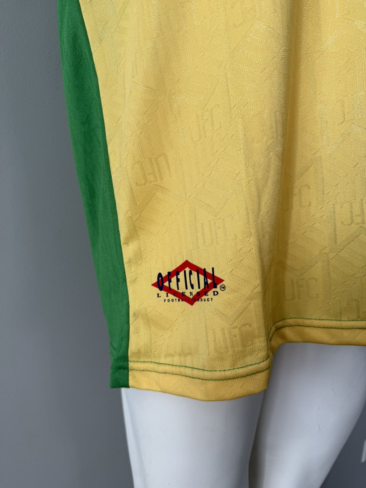 Umbro Eric Cantona Manchester United New Men’s UMBRO Soccer Jersey Size US S / EU 44-46 / 1 - 2 Thumbnail