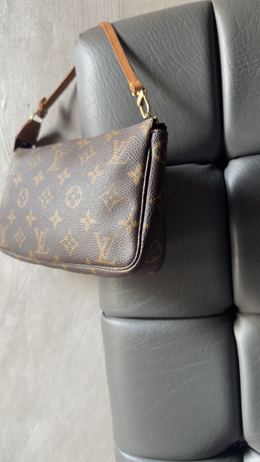 Louis Vuitton Louis Vuiton Pochette Size ONE SIZE - 4 Thumbnail