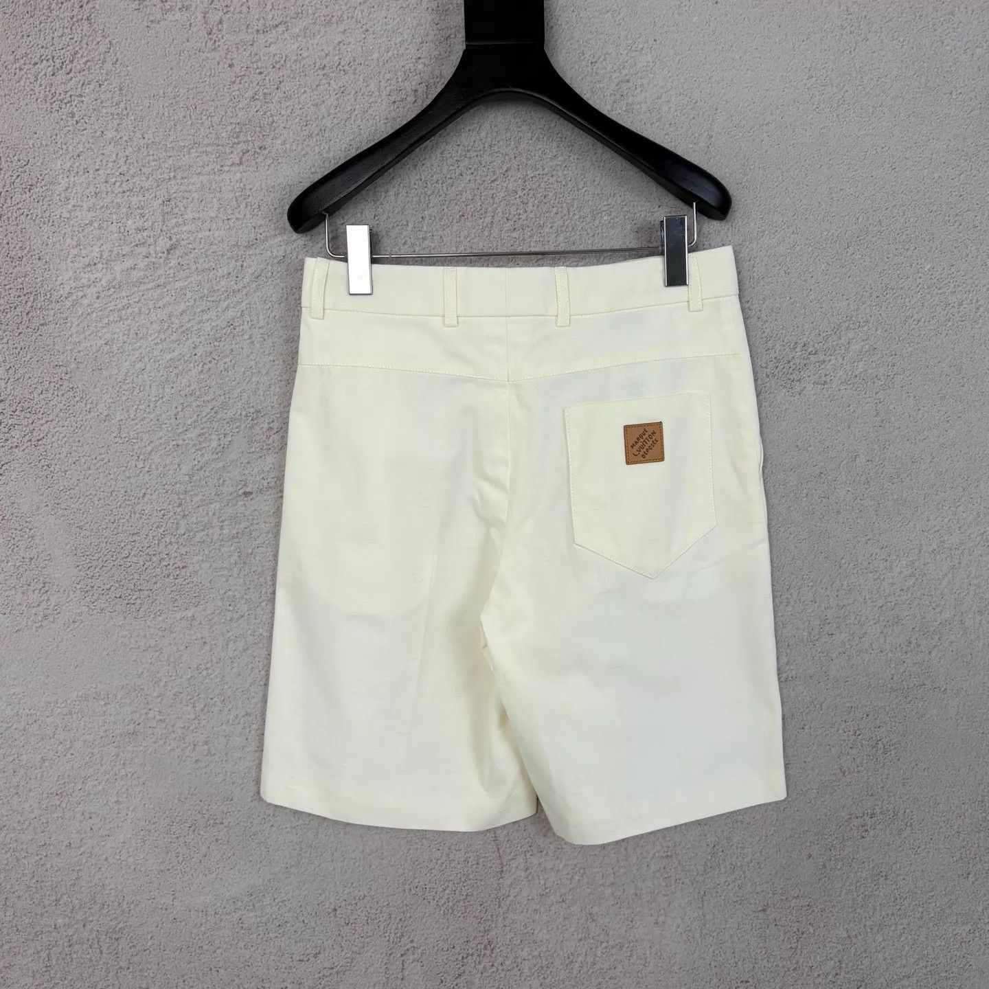 Louis Vuitton LV off-white all-over logo shorts Size US 28 / EU 44 - 2 Thumbnail