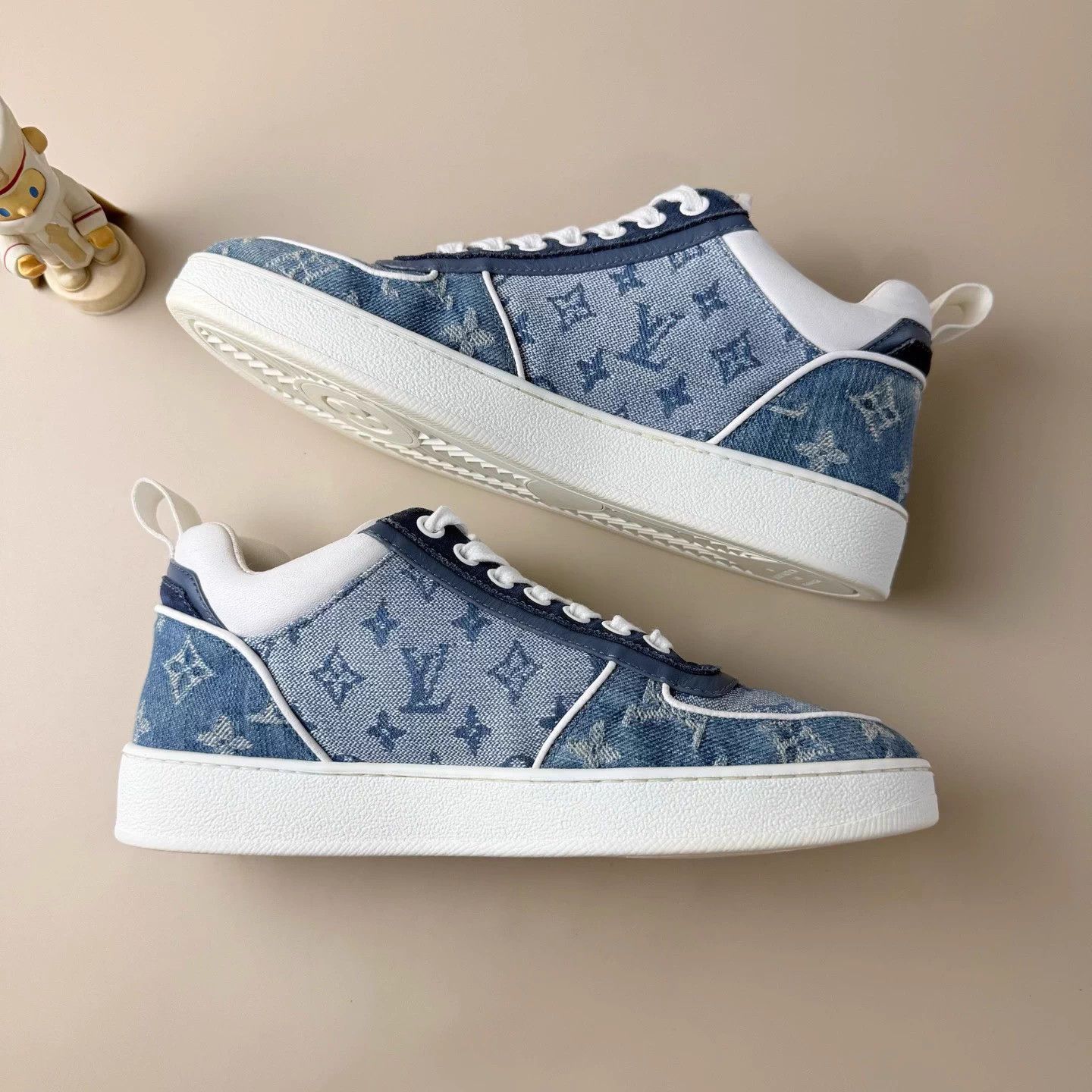 Louis Vuitton LV White Blue Print Lace-up Sneakers EUR 35.5 Size US 4.5 / IT 34.5 - 6 Thumbnail
