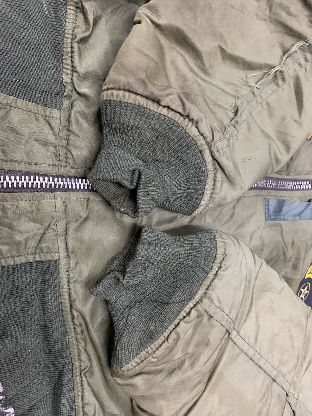 Avirex 80s AVIREX MA-1 7 PATCHES BOMBER JACKET RARE DISTRESSED Size US M / EU 48-50 / 2 - 12 Thumbnail