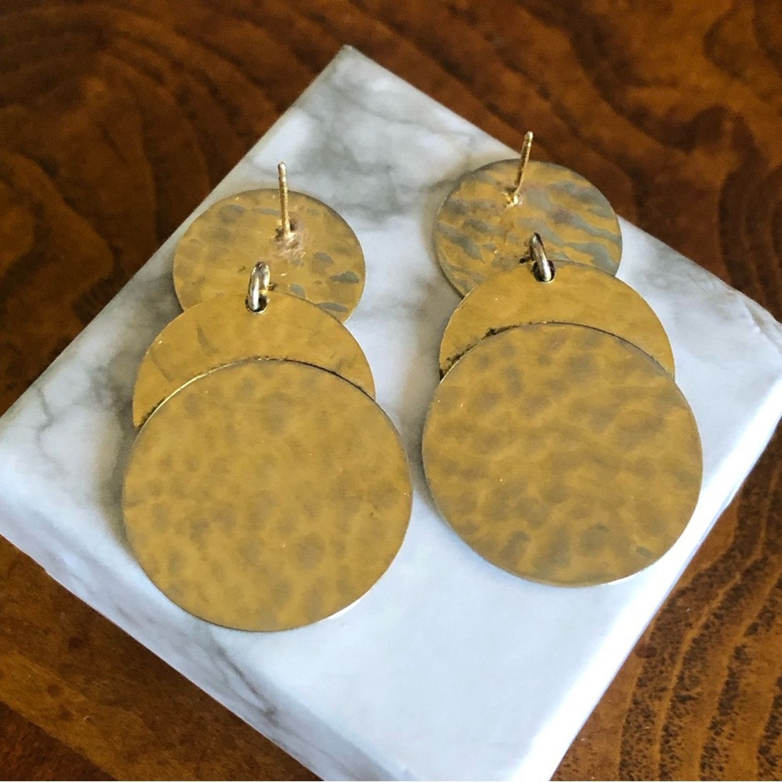 Vintage Vintage hammered graduated overlap gold plated earrings Size ONE SIZE - 7 Thumbnail