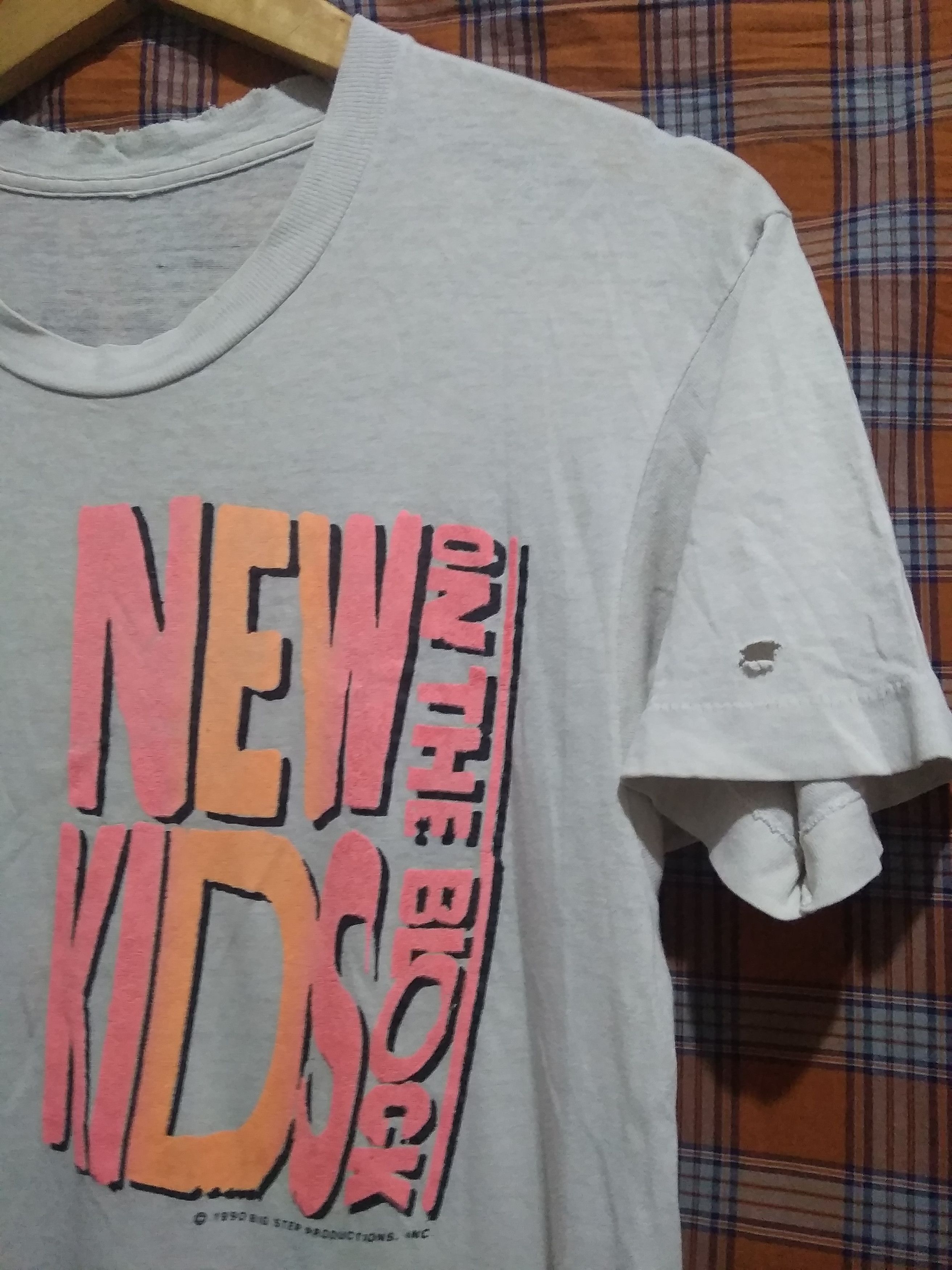 Band Tees thrashed faded 80s New Kids On The Block paper thin t shirt Size US S / EU 44-46 / 1 - 6 Thumbnail